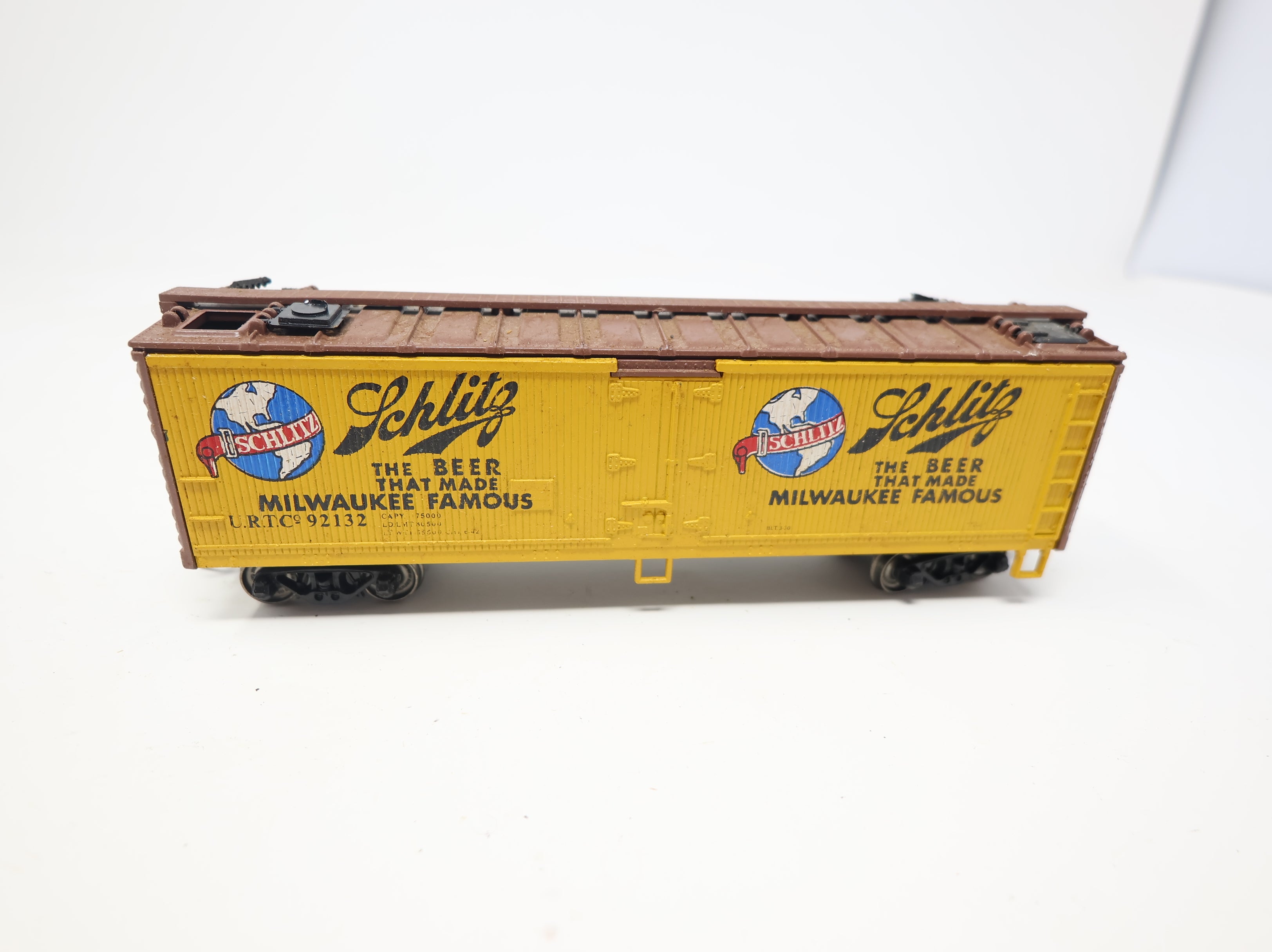 USED Athearn HO Scale 40' Reefer Box Car Schlitz URTC #92132 Beer