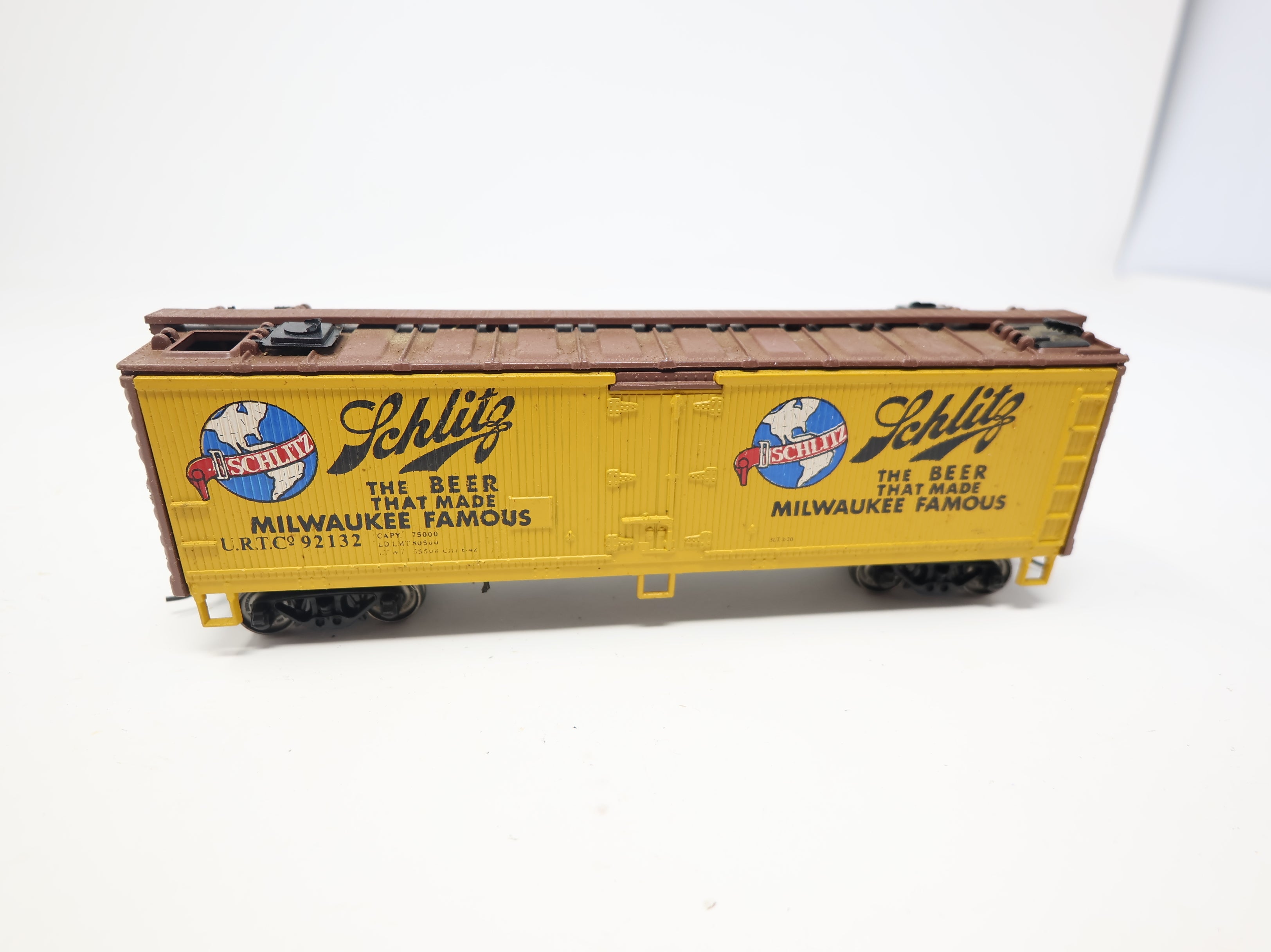 USED Athearn HO Scale 40' Reefer Box Car Schlitz URTC #92132 Beer