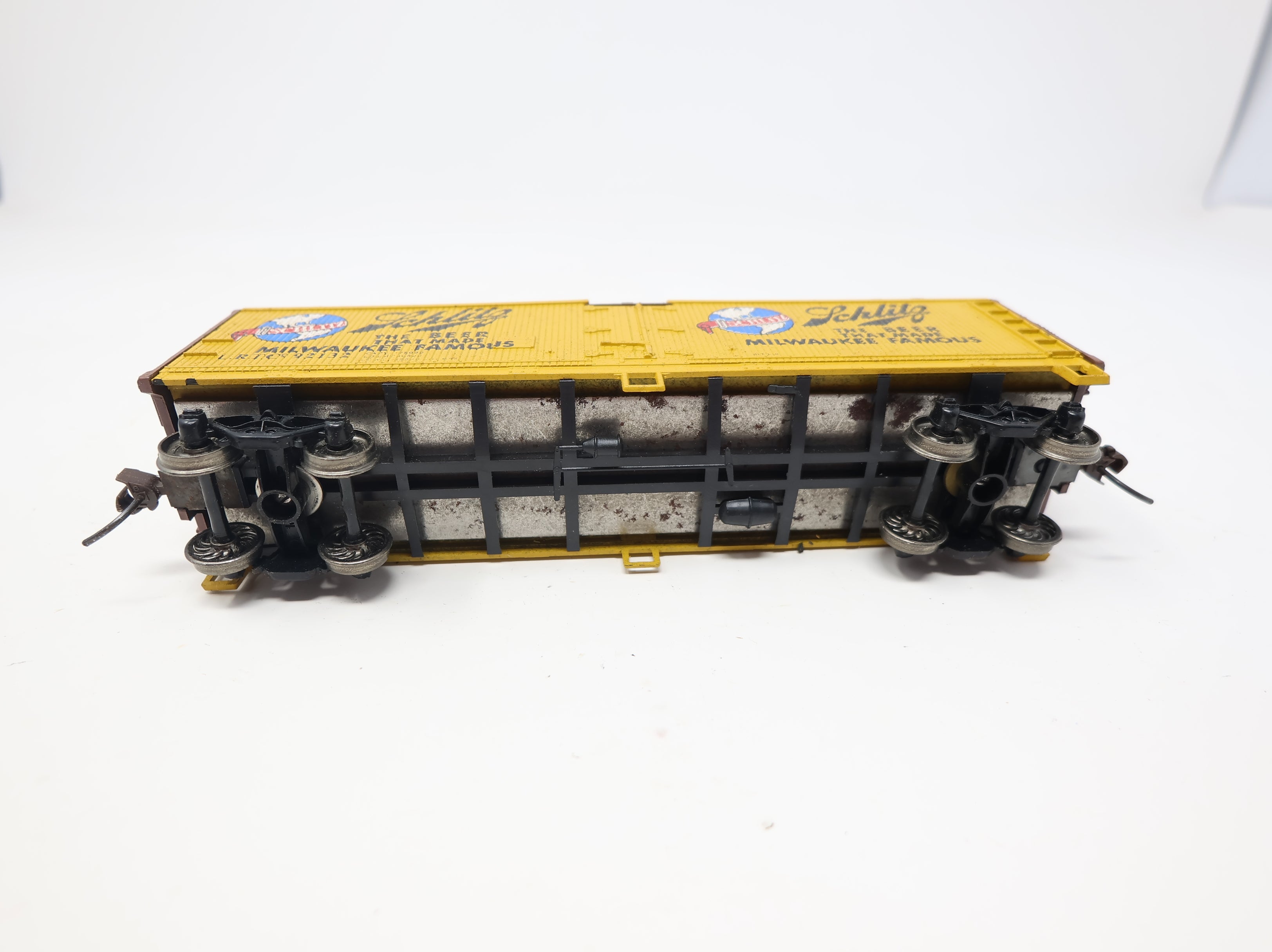 USED Athearn HO Scale 40' Reefer Box Car Schlitz URTC #92132 Beer