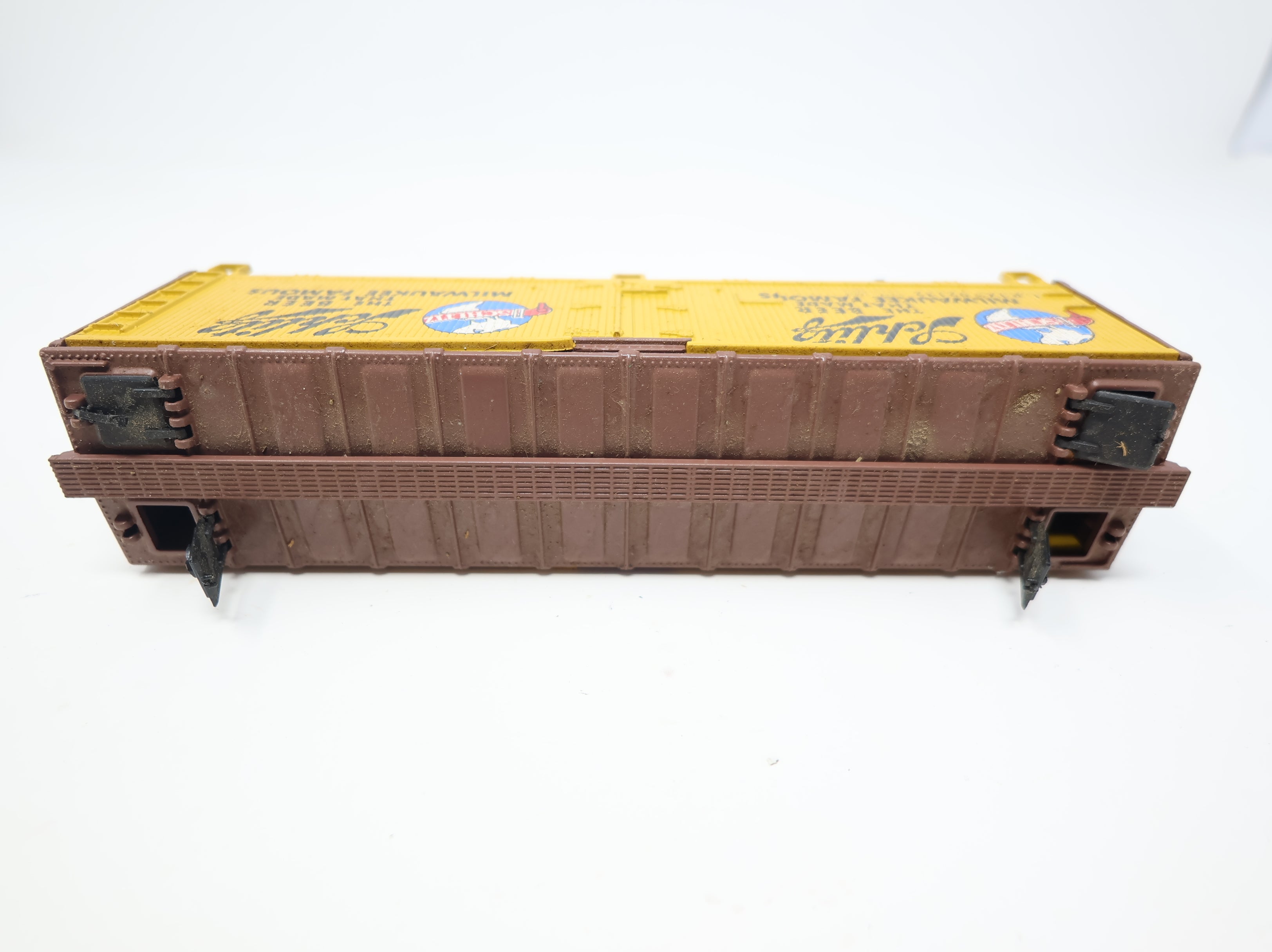 USED Athearn HO Scale 40' Reefer Box Car Schlitz URTC #92132 Beer