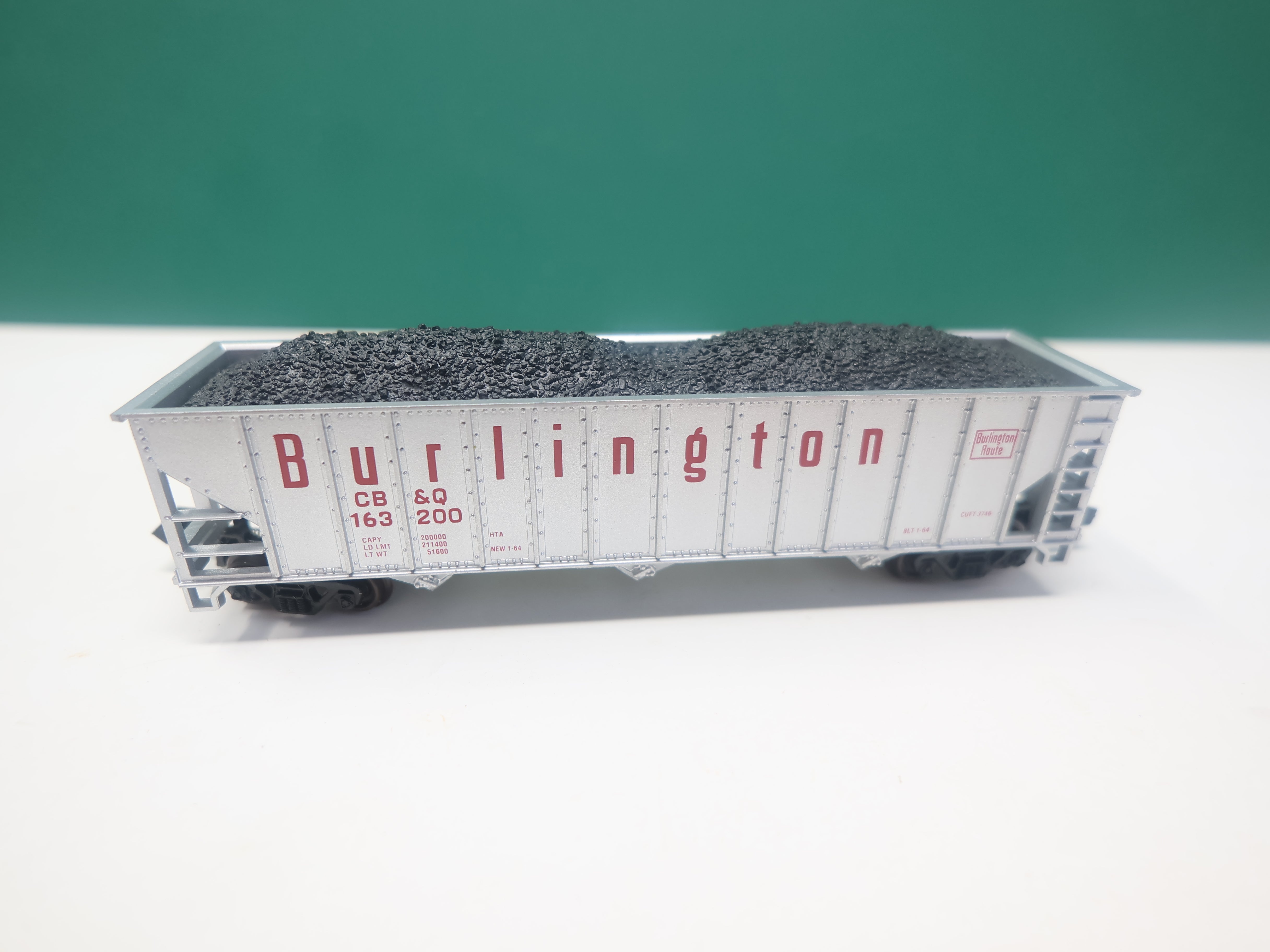 USED Atlas 32611 N Scale, 90 Ton Hopper, Burlington CB&Q #163200