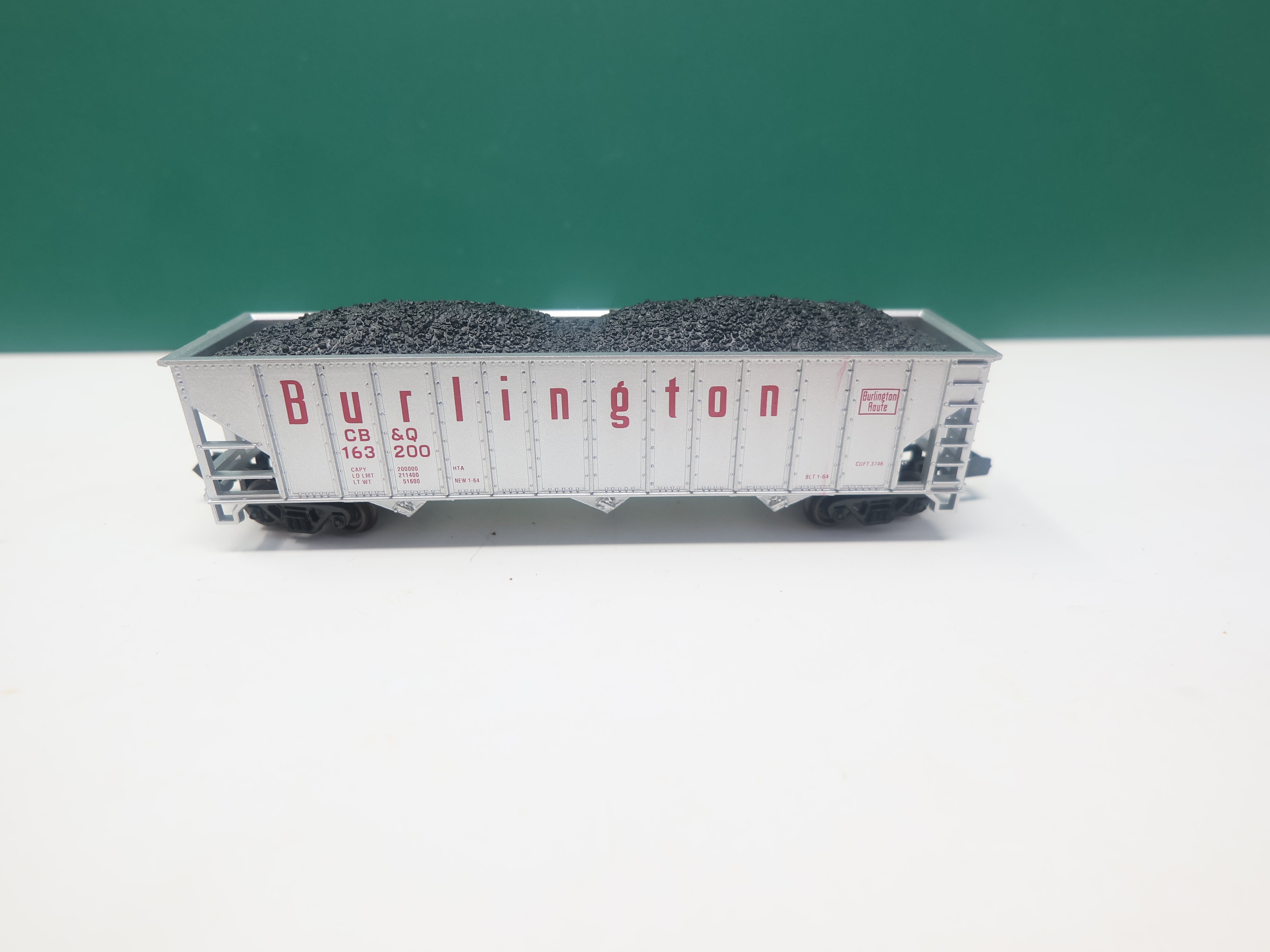 USED Atlas 32611 N Scale, 90 Ton Hopper, Burlington CB&Q #163200