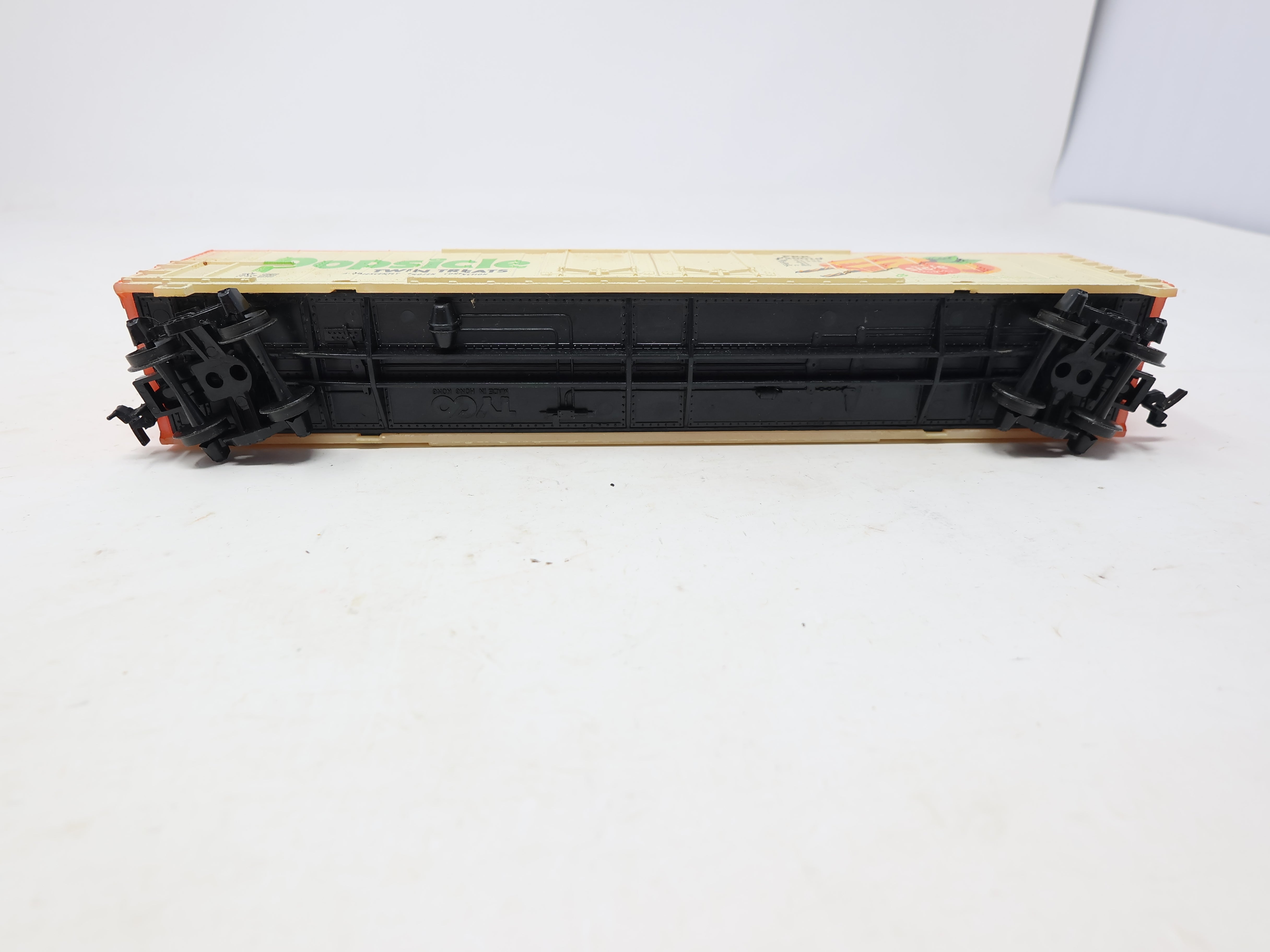 USED Tyco HO Scale, 61' Billboard Box Car, Popsicle PRR #P29016