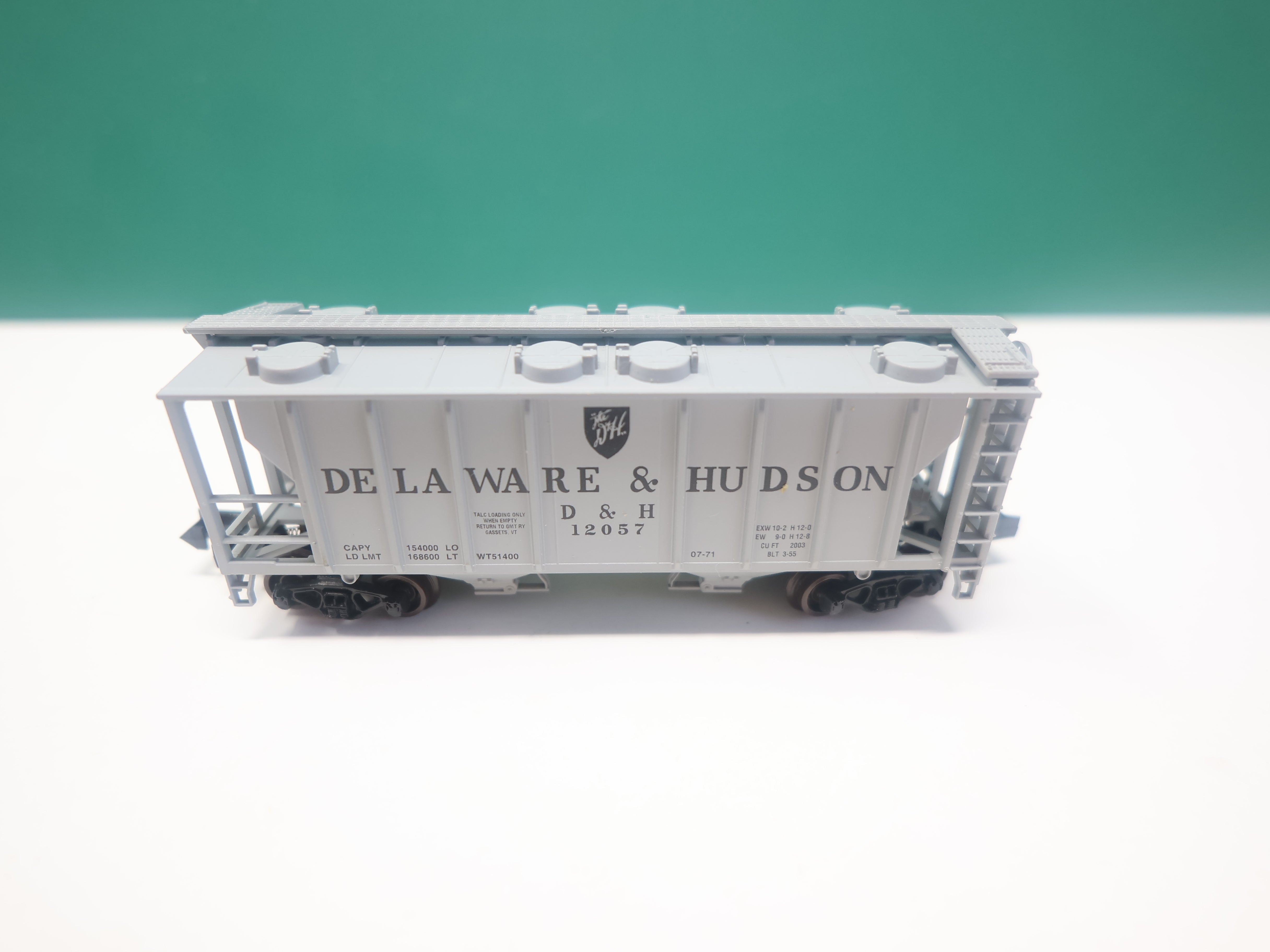 USED Atlas 3161 N Scale, 2 Bay PS2 Hopper, Delaware and Hudson DH #12057