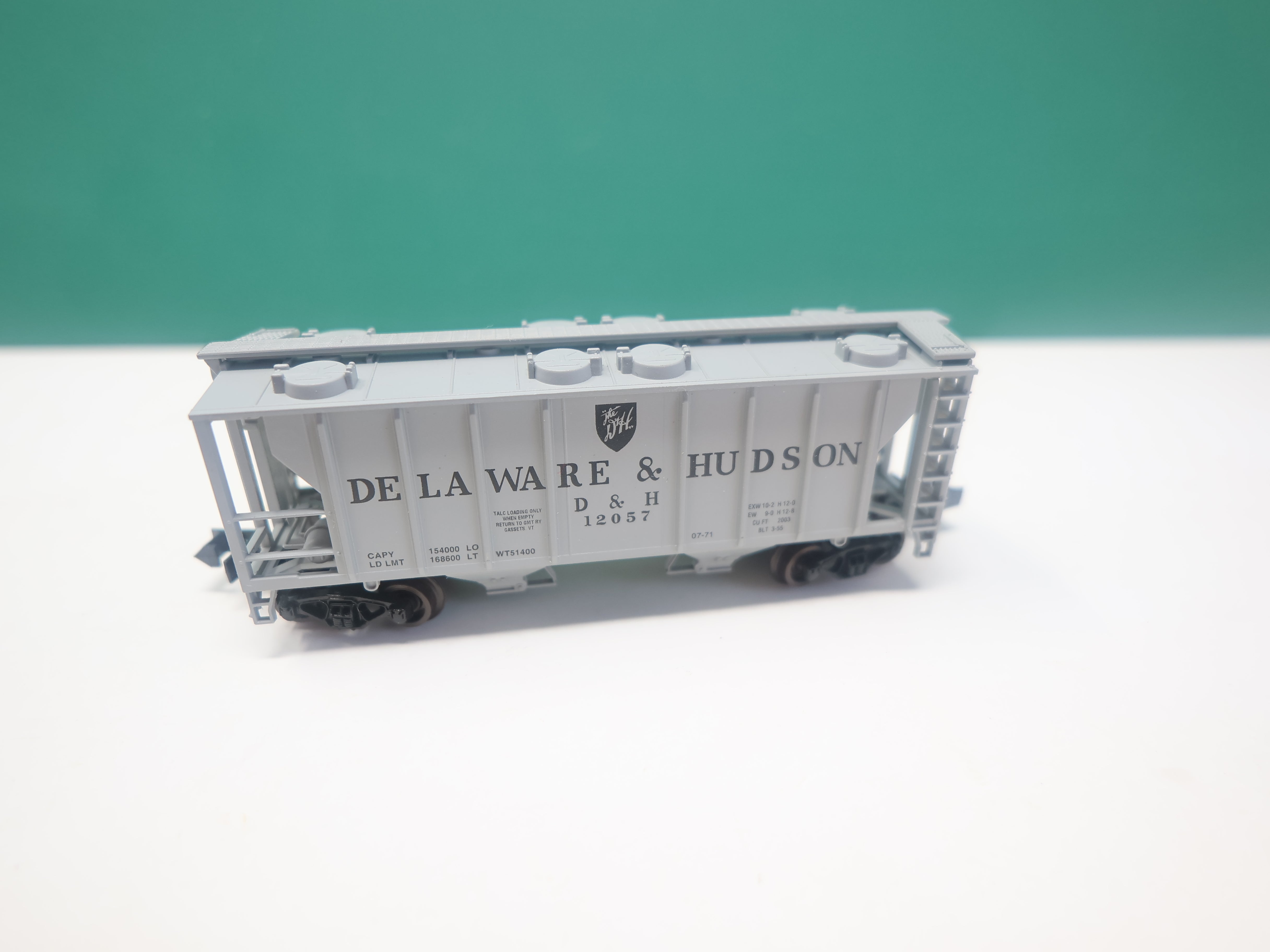 USED Atlas 3161 N Scale, 2 Bay PS2 Hopper, Delaware and Hudson DH #12057