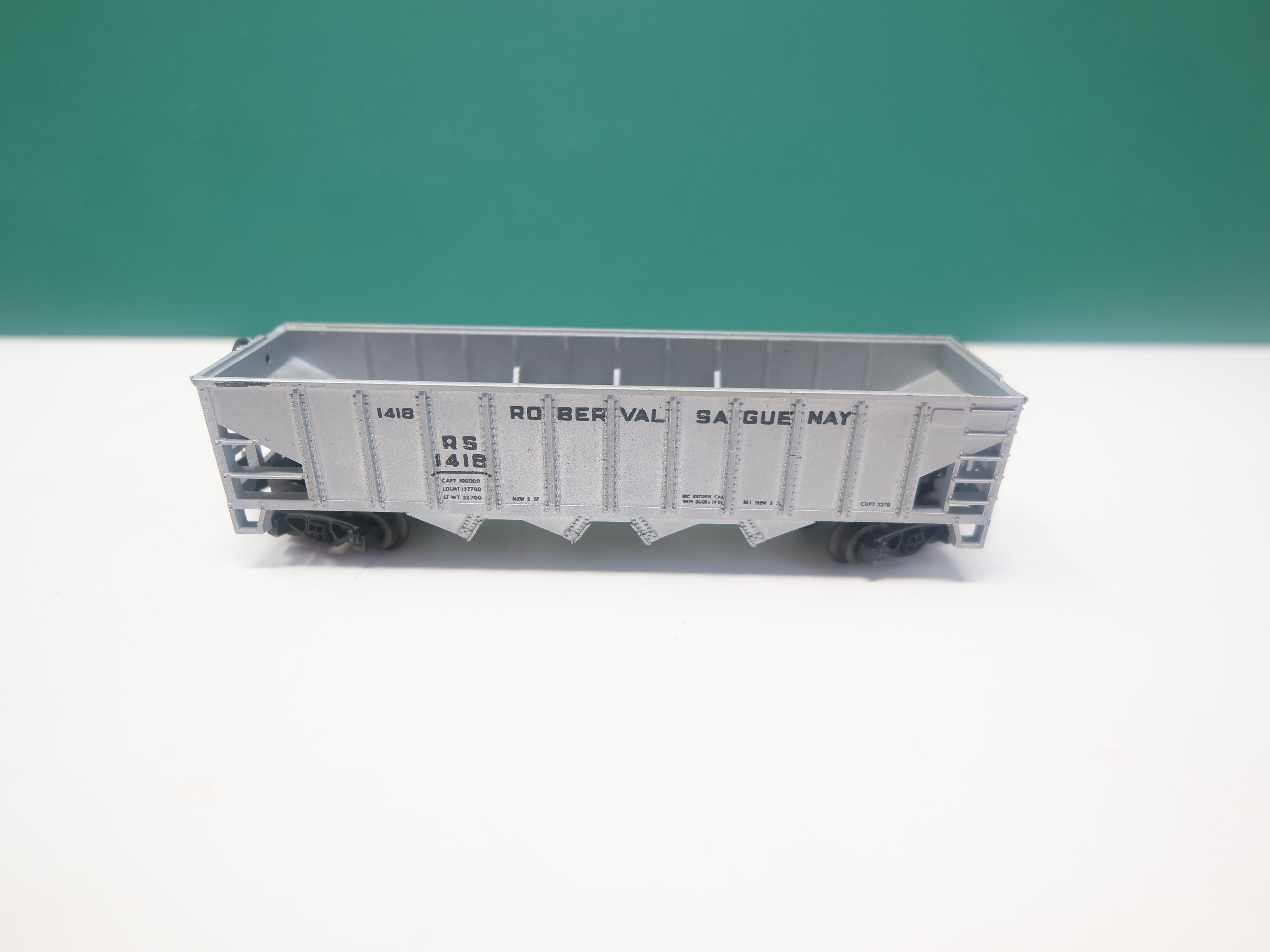 USED AHM N Scale, 4 Bay Hopper, Roberval and Saguenay Railway RS #1418