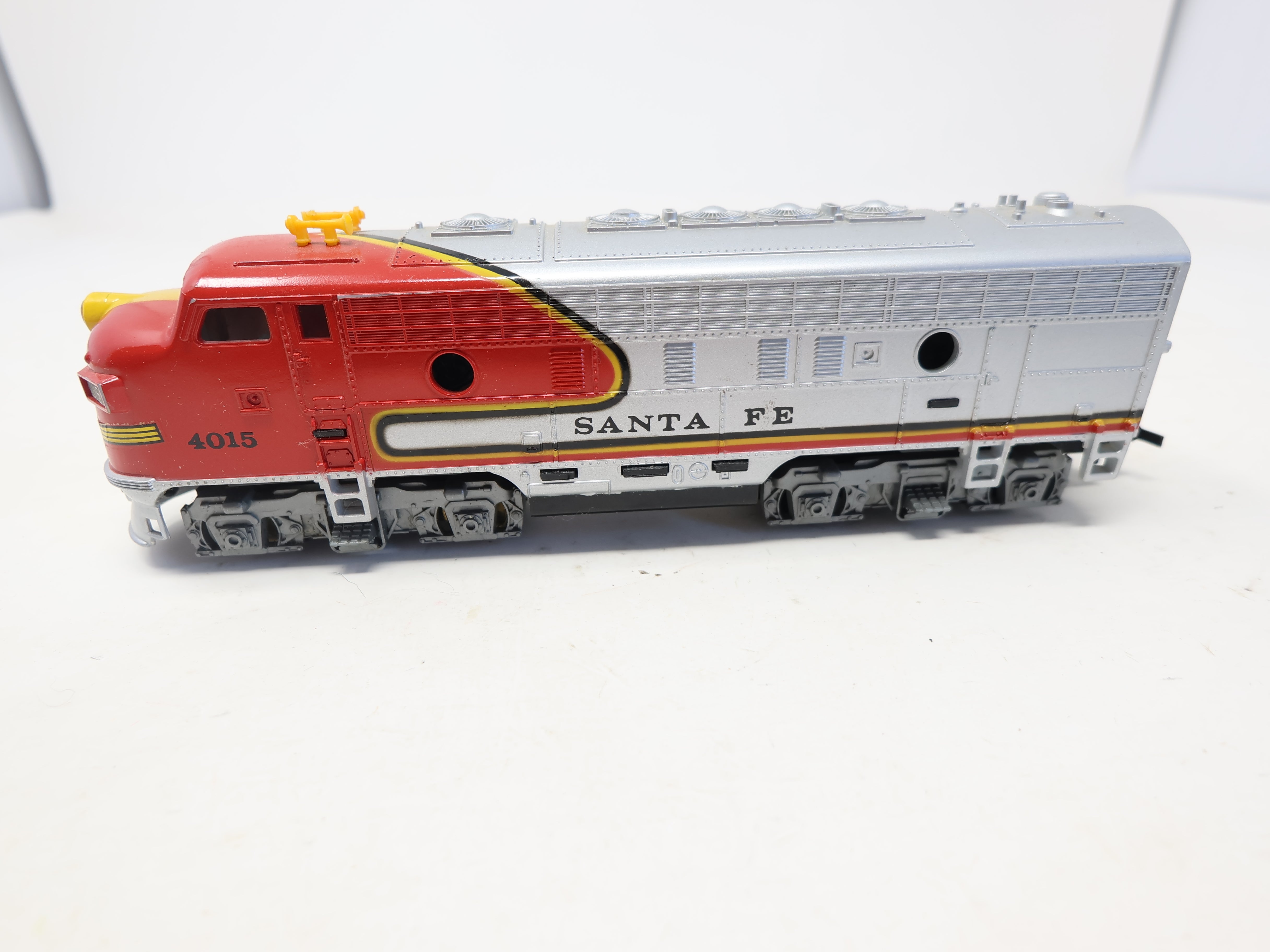 USED Tyco HO Scale, F7 Diesel Locomotive, Santa Fe #4015 (DC)