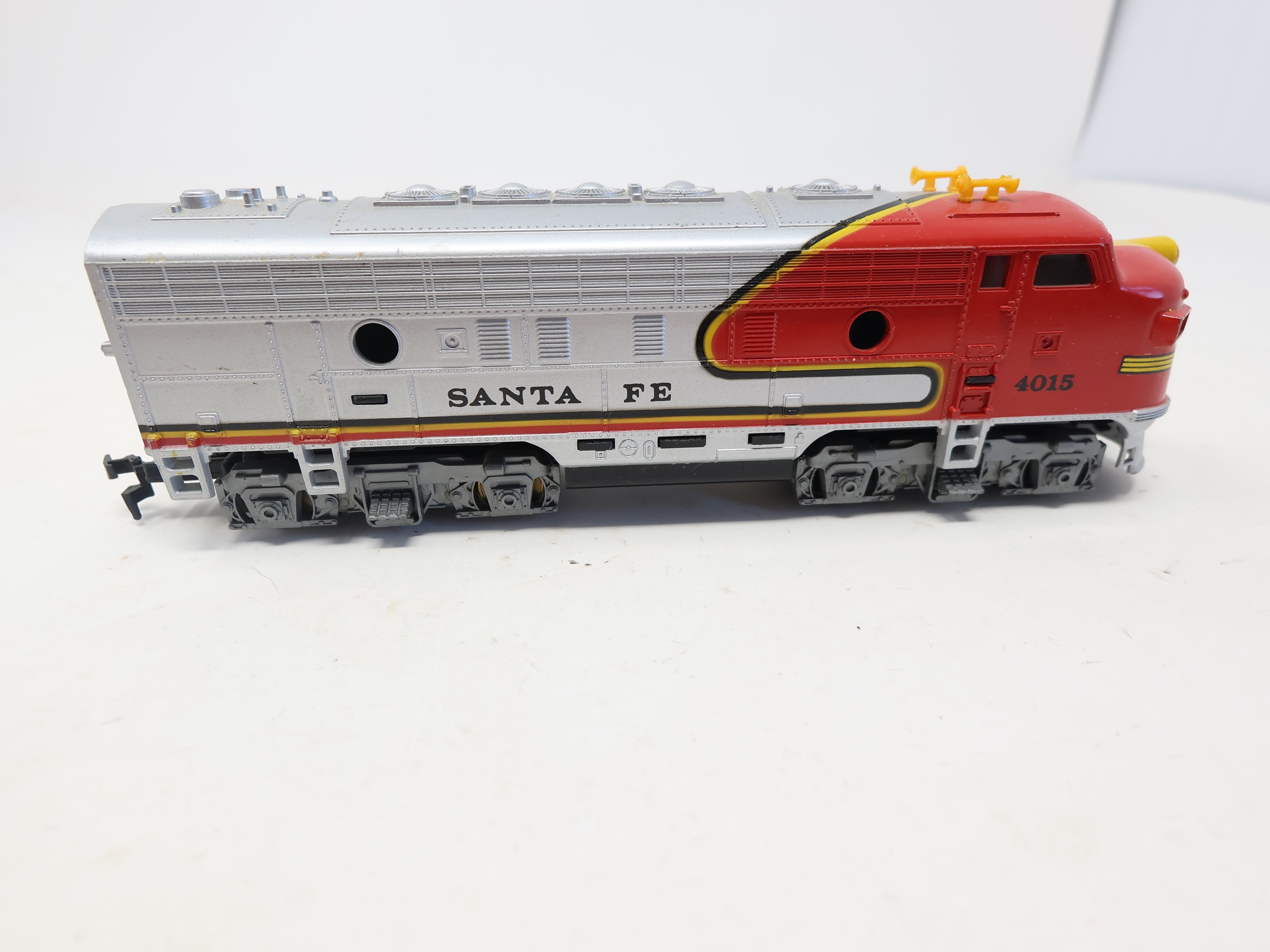 USED Tyco HO Scale, F7 Diesel Locomotive, Santa Fe #4015 (DC)