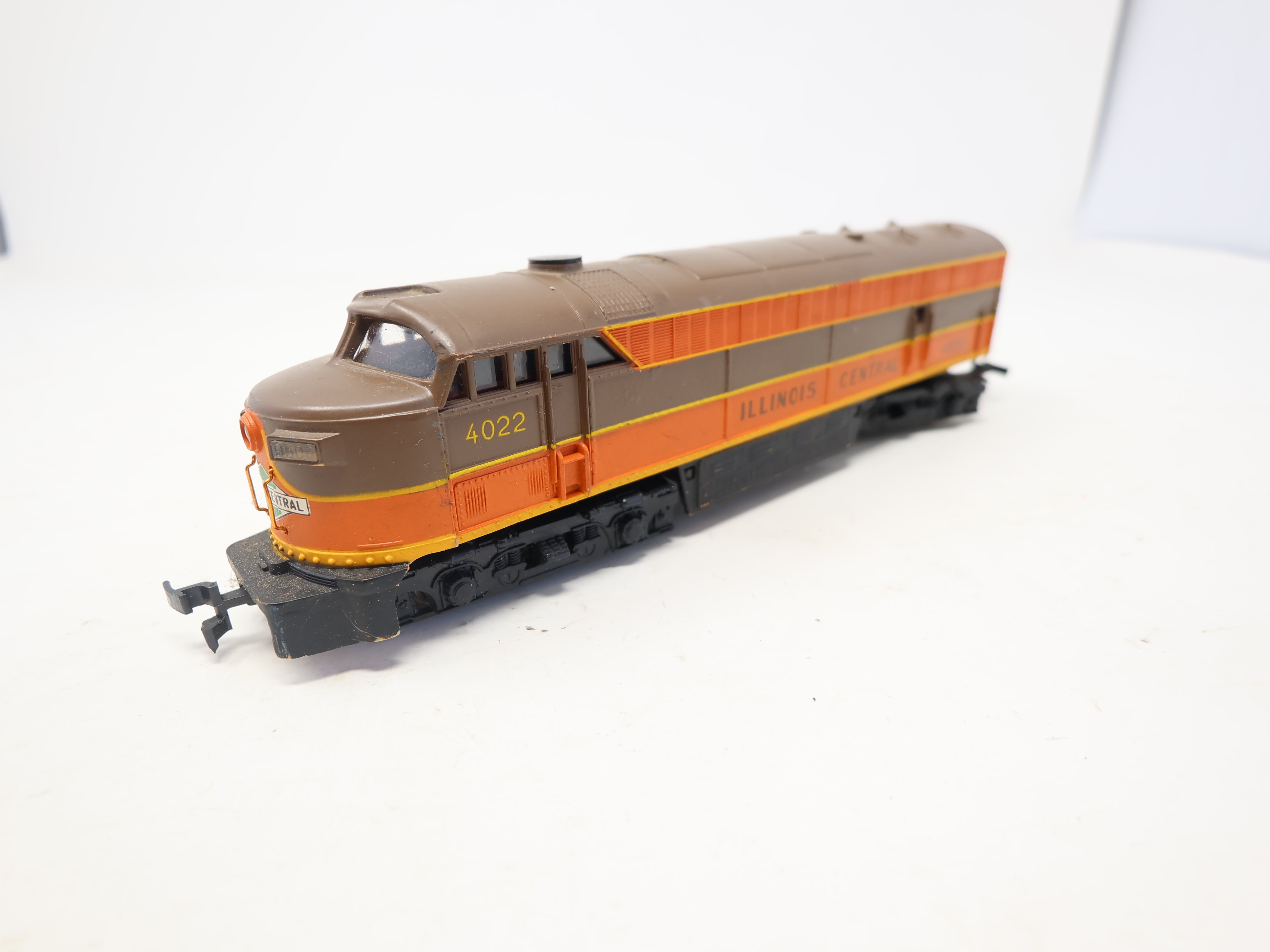 USED AHM HO Scale, Fairbanks Morse Diesel Locomotive, Illinois Central #4022 (DC)