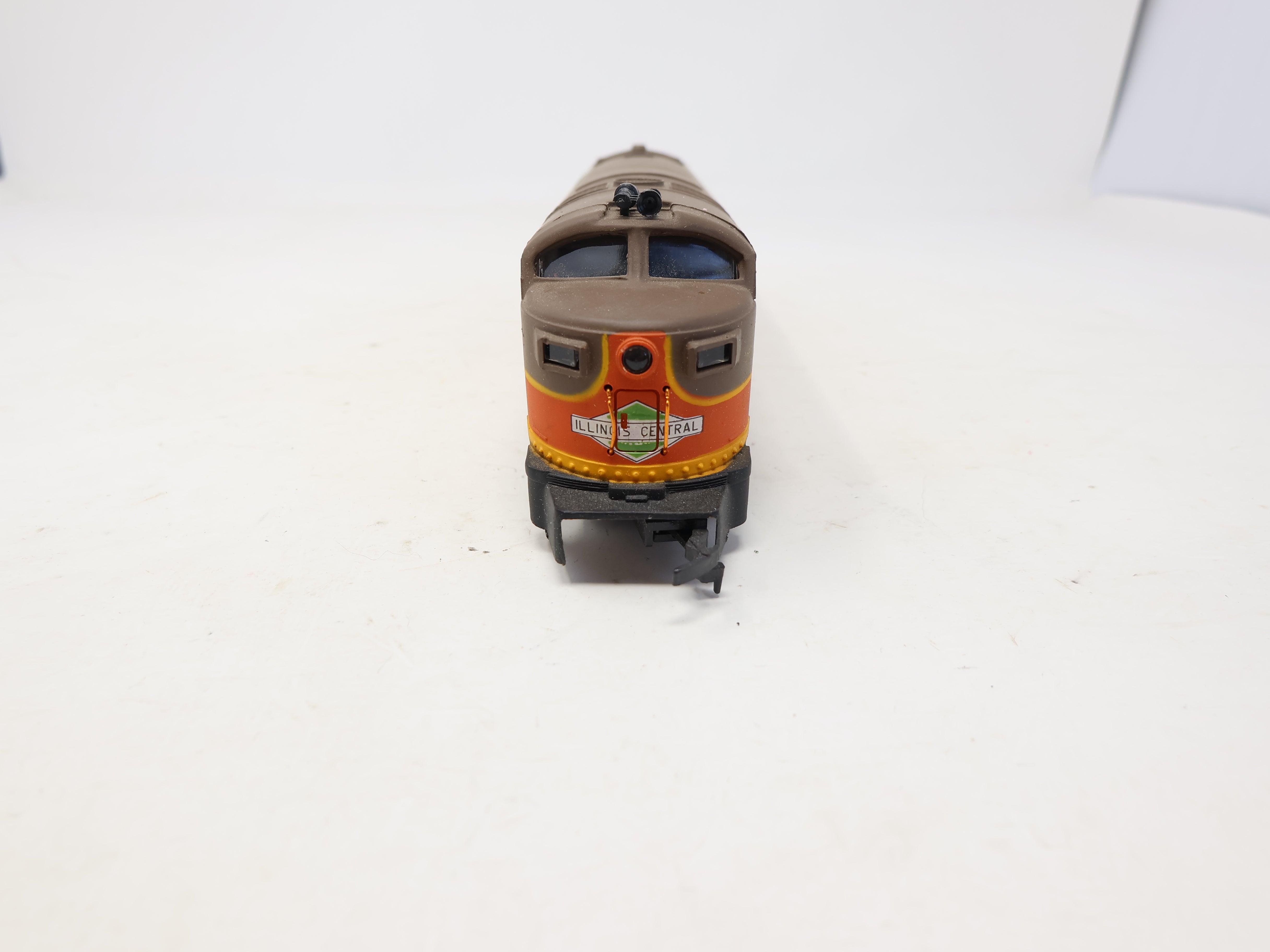 USED AHM HO Scale, Fairbanks Morse Diesel Locomotive Dummy Non Powered, Illinois Central #4022