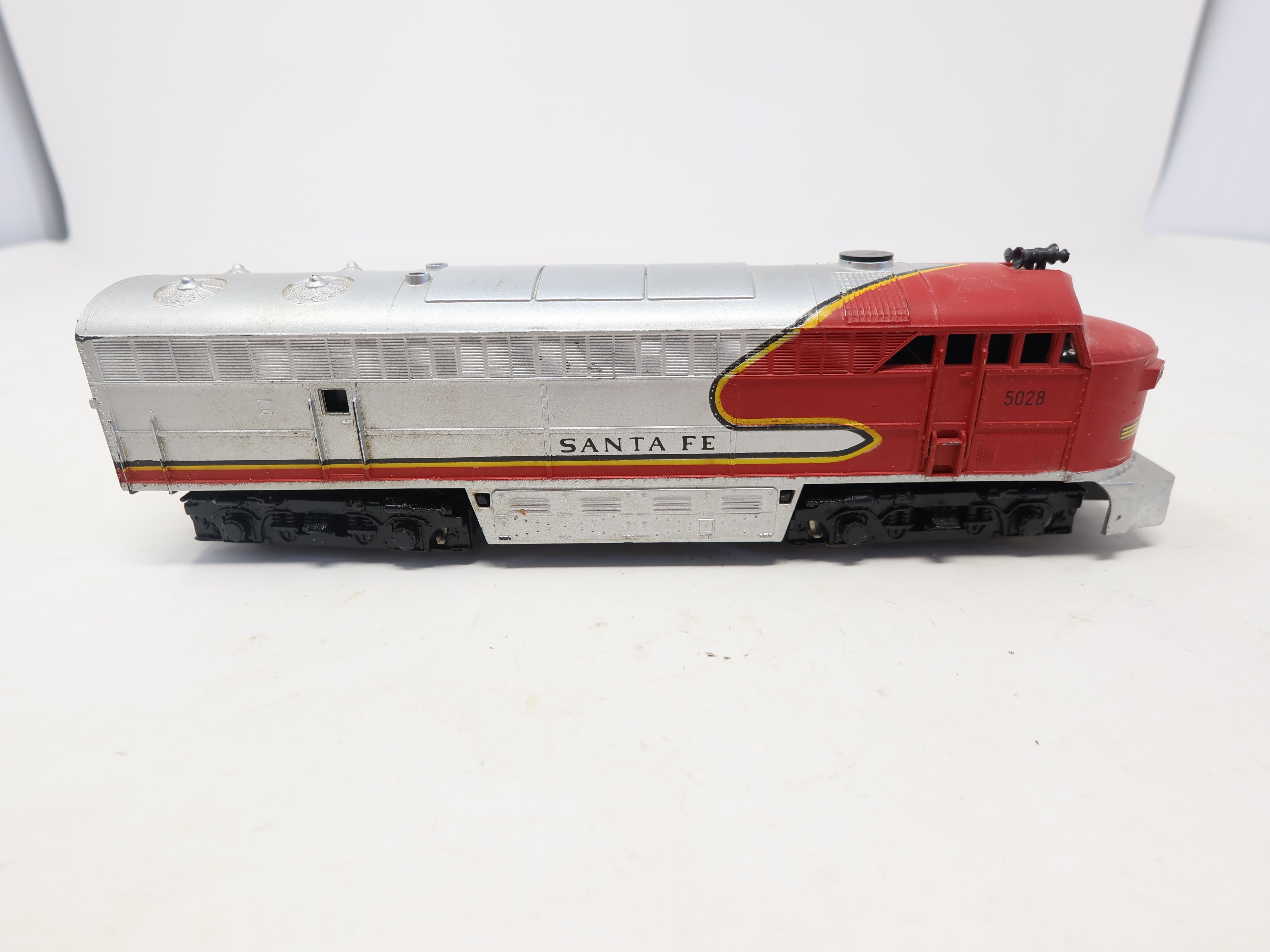 USED AHM HO Scale, Fairbanks Morse Diesel Locomotive Dummy Non Powered, Santa Fe #5028