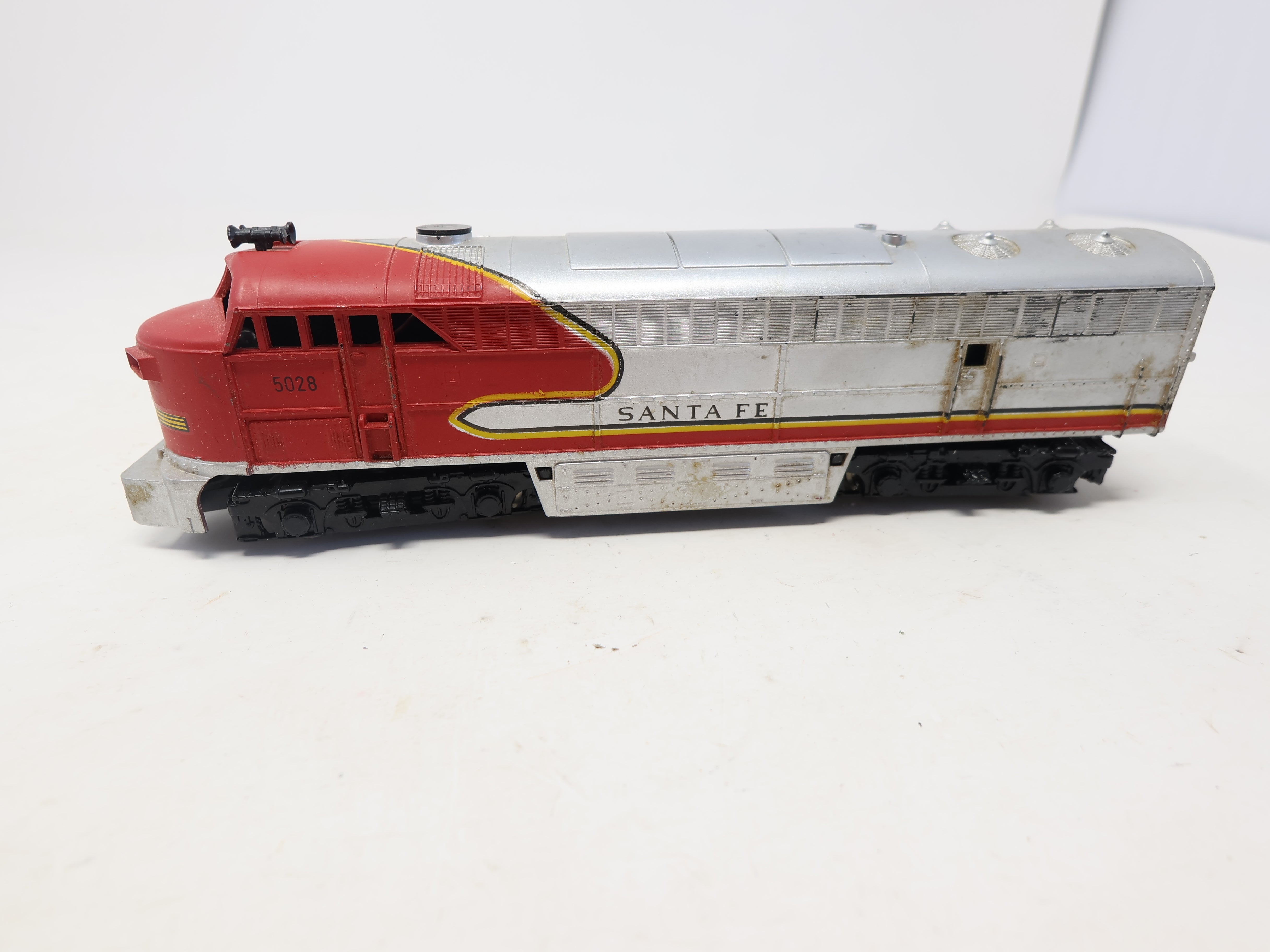 USED AHM HO Scale, Fairbanks Morse Diesel Locomotive Dummy Non Powered, Santa Fe #5028