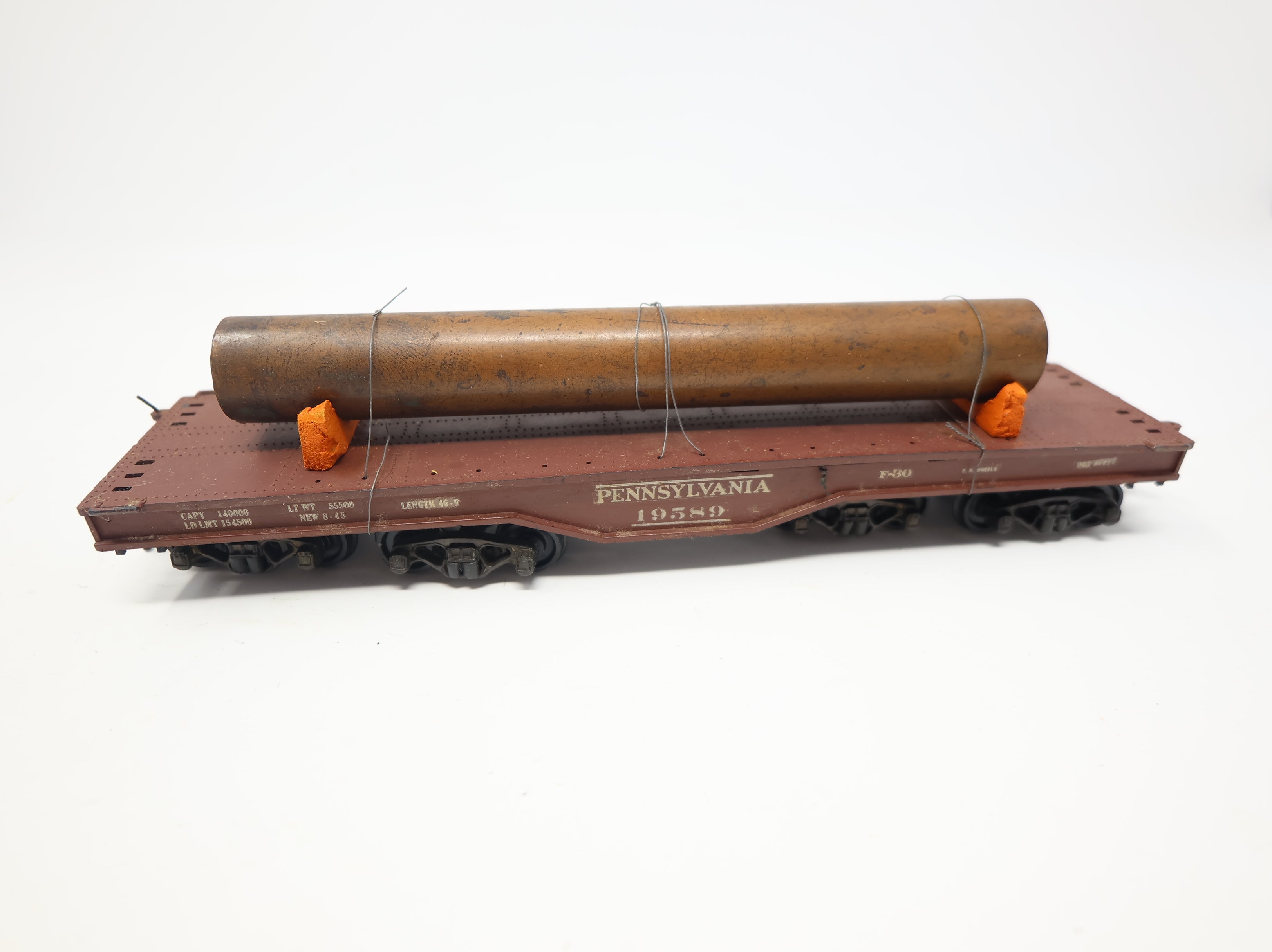 USED HO Scale Heavy Duty Flat Car Pennsylvania #19589 Custom w/ Pipe Load