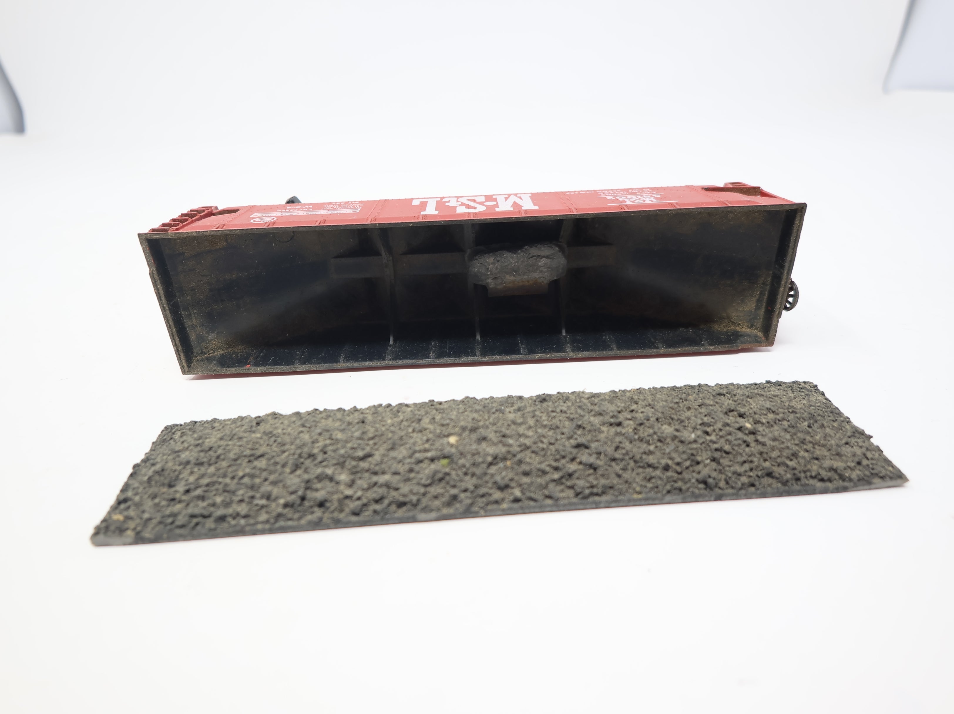 USED Rivarossi HO Scale 4 Bay Open Hopper Minneapolis & St Louis MStL #541002 w/ Coal Load