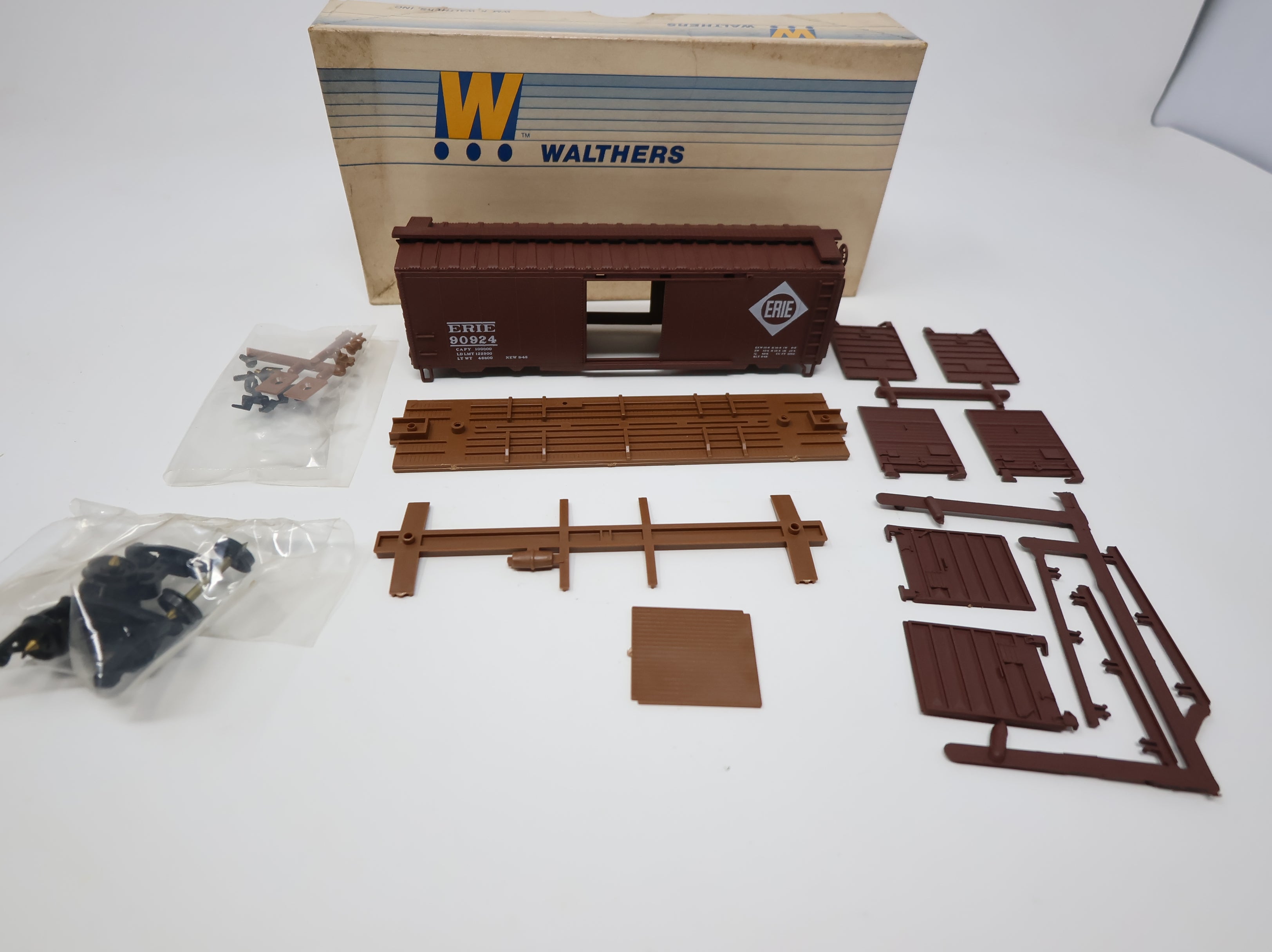 USED Walthers HO Scale 40' PS1 Box Car Erie #90924 KIT