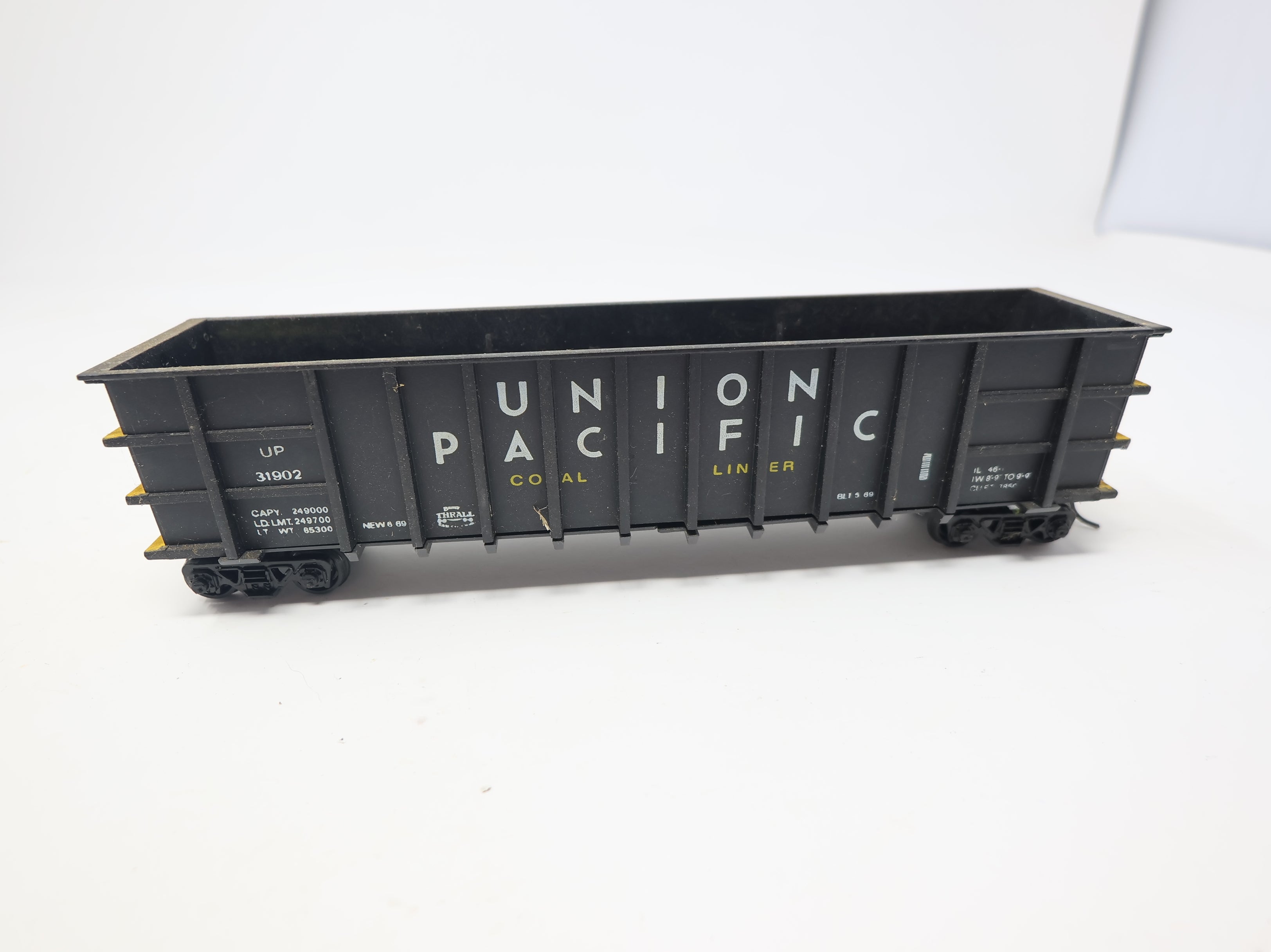 USED Roundhouse HO Scale 50' Thrall Gondola Union Pacific UP #31902 w/ Coal Load