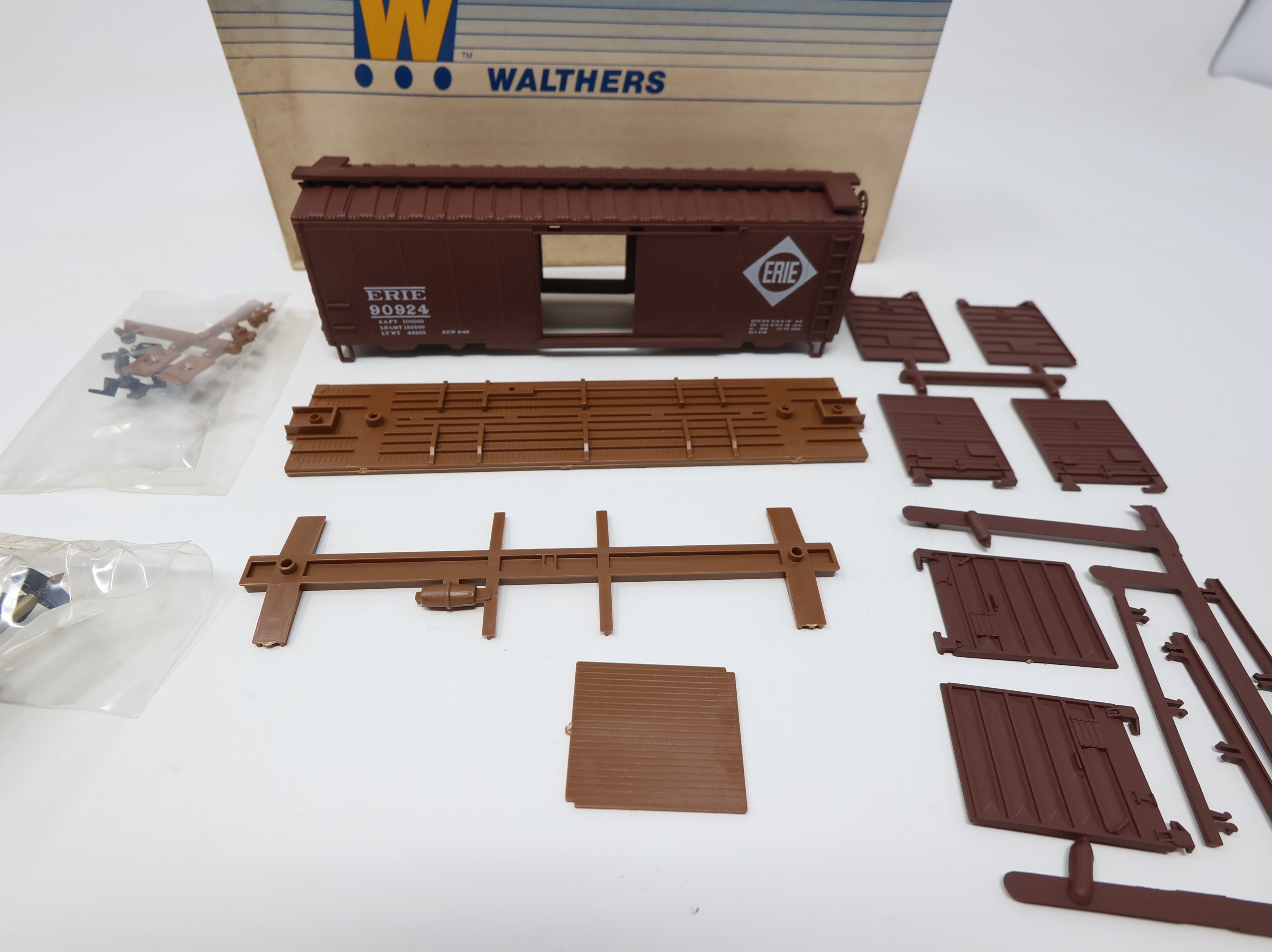 USED Walthers HO Scale 40' PS1 Box Car Erie #90924 KIT