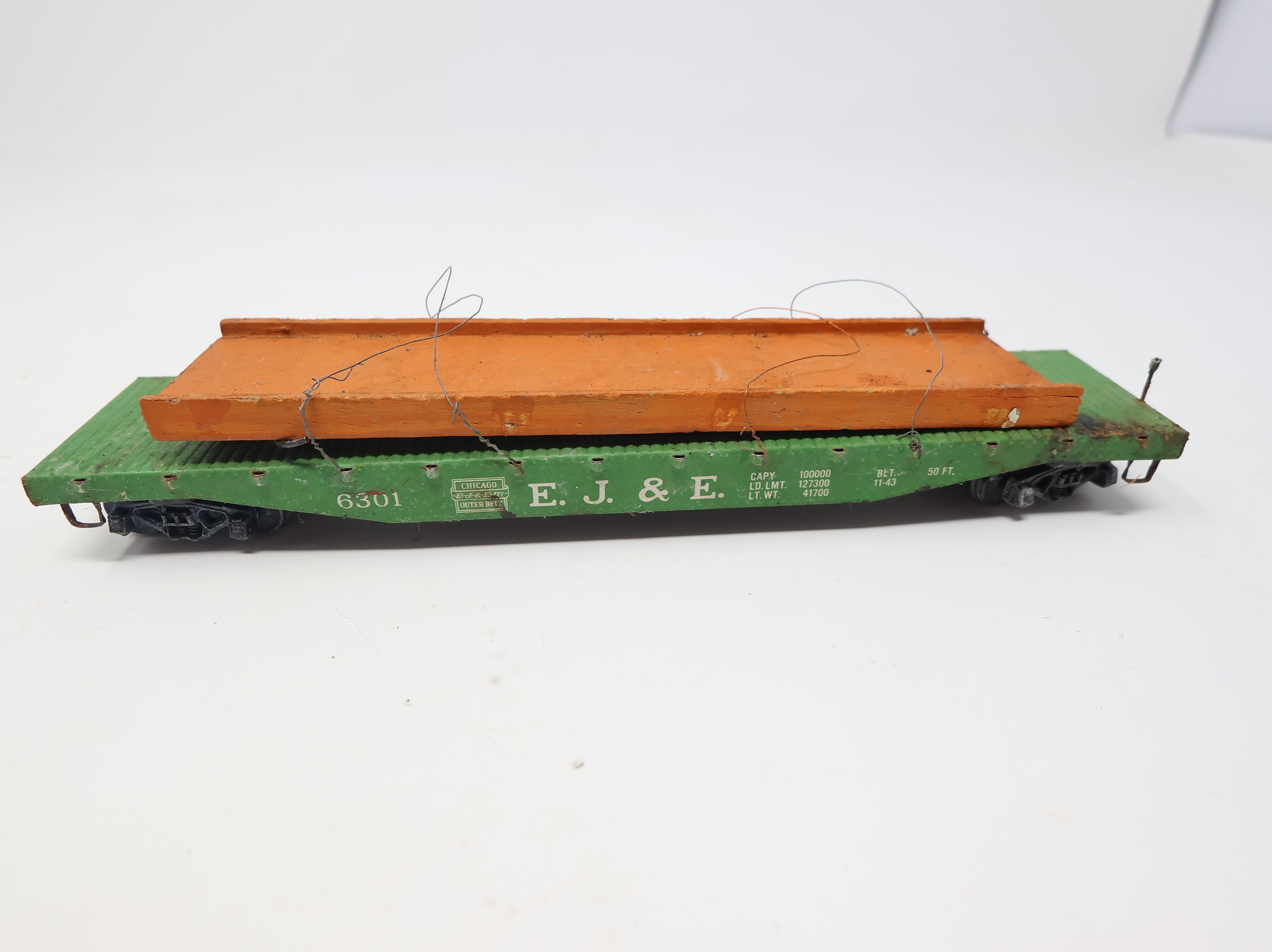 USED Varney HO Scale 50' Flat Car Elgin Joliet & Eastern EJ&E #6301 w/ Steel Load Rough