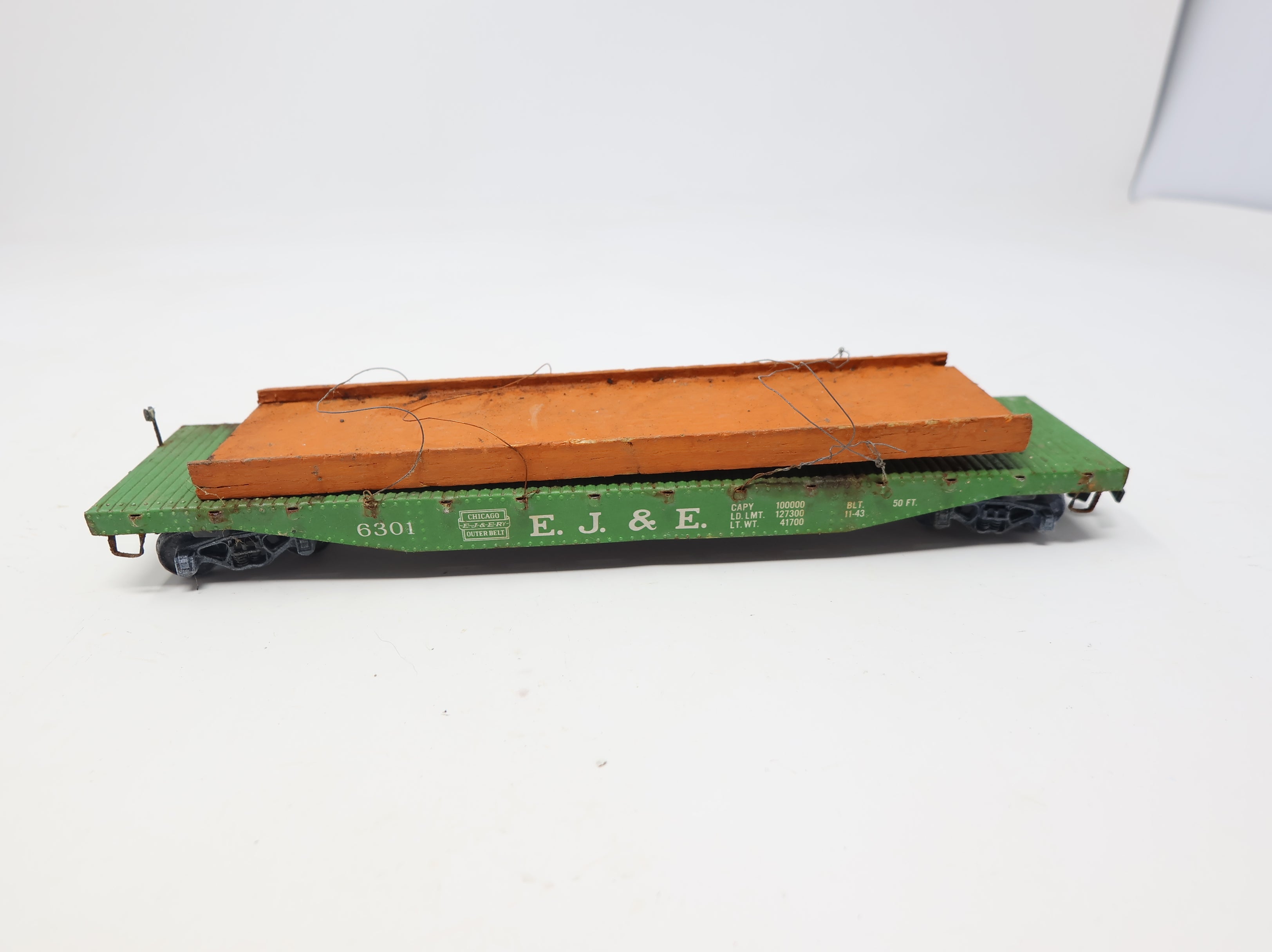 USED Varney HO Scale 50' Flat Car Elgin Joliet & Eastern EJ&E #6301 w/ Steel Load Rough