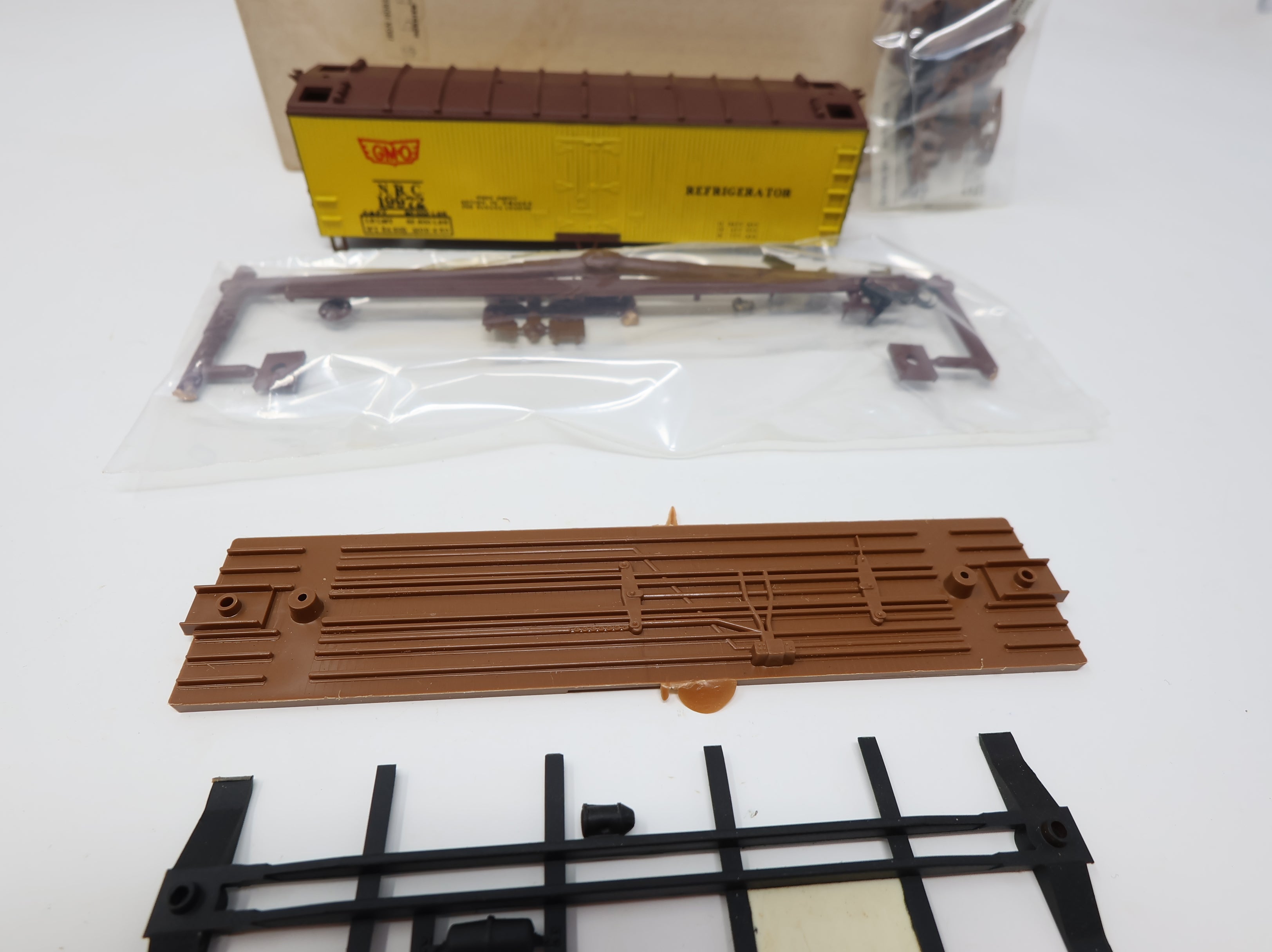 USED Walthers HO Scale 40' Wooden Reefer Gulf, Mobile & Ohio NRC #19972 KIT