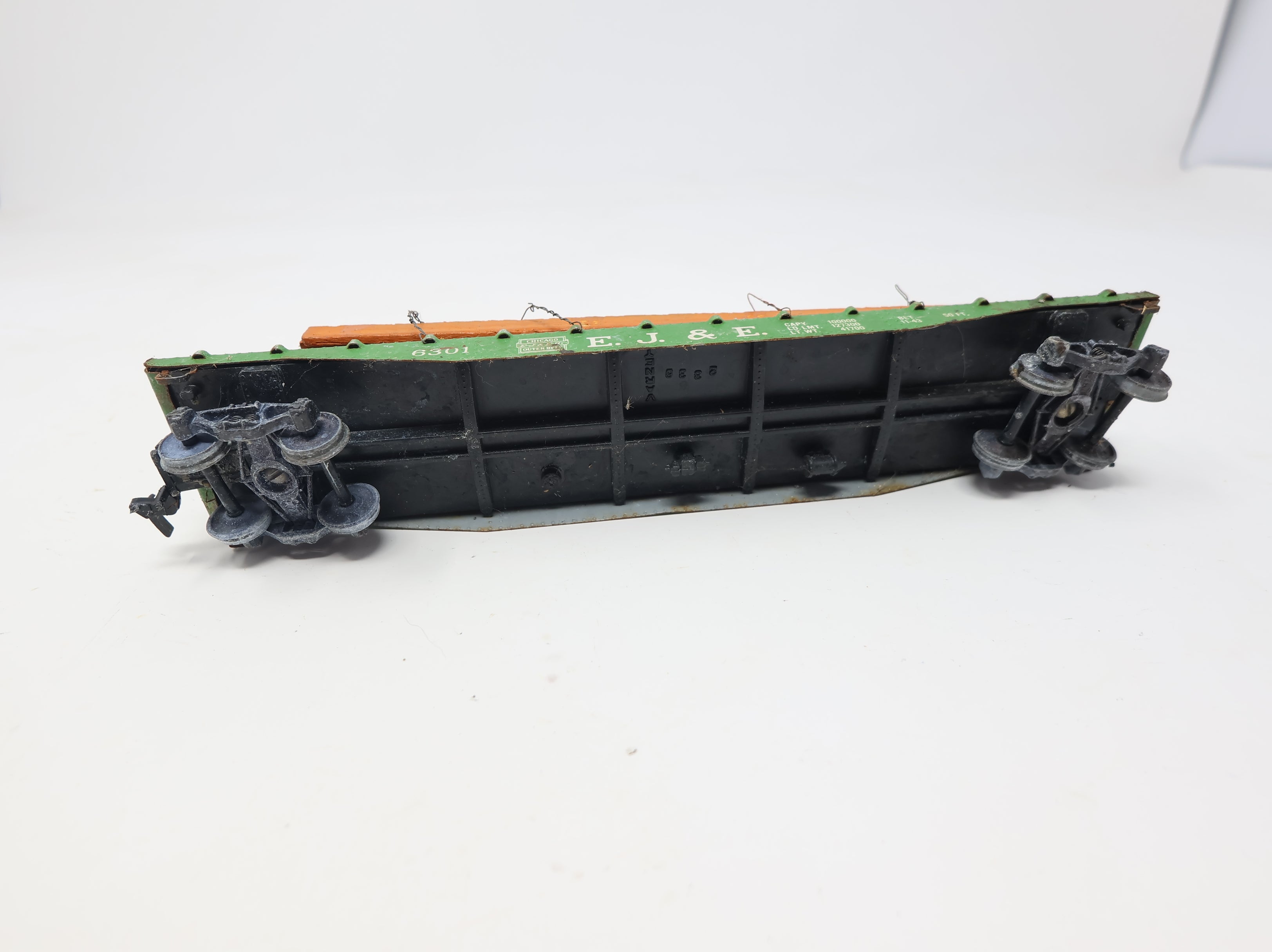 USED Varney HO Scale 50' Flat Car Elgin Joliet & Eastern EJ&E #6301 w/ Steel Load Rough