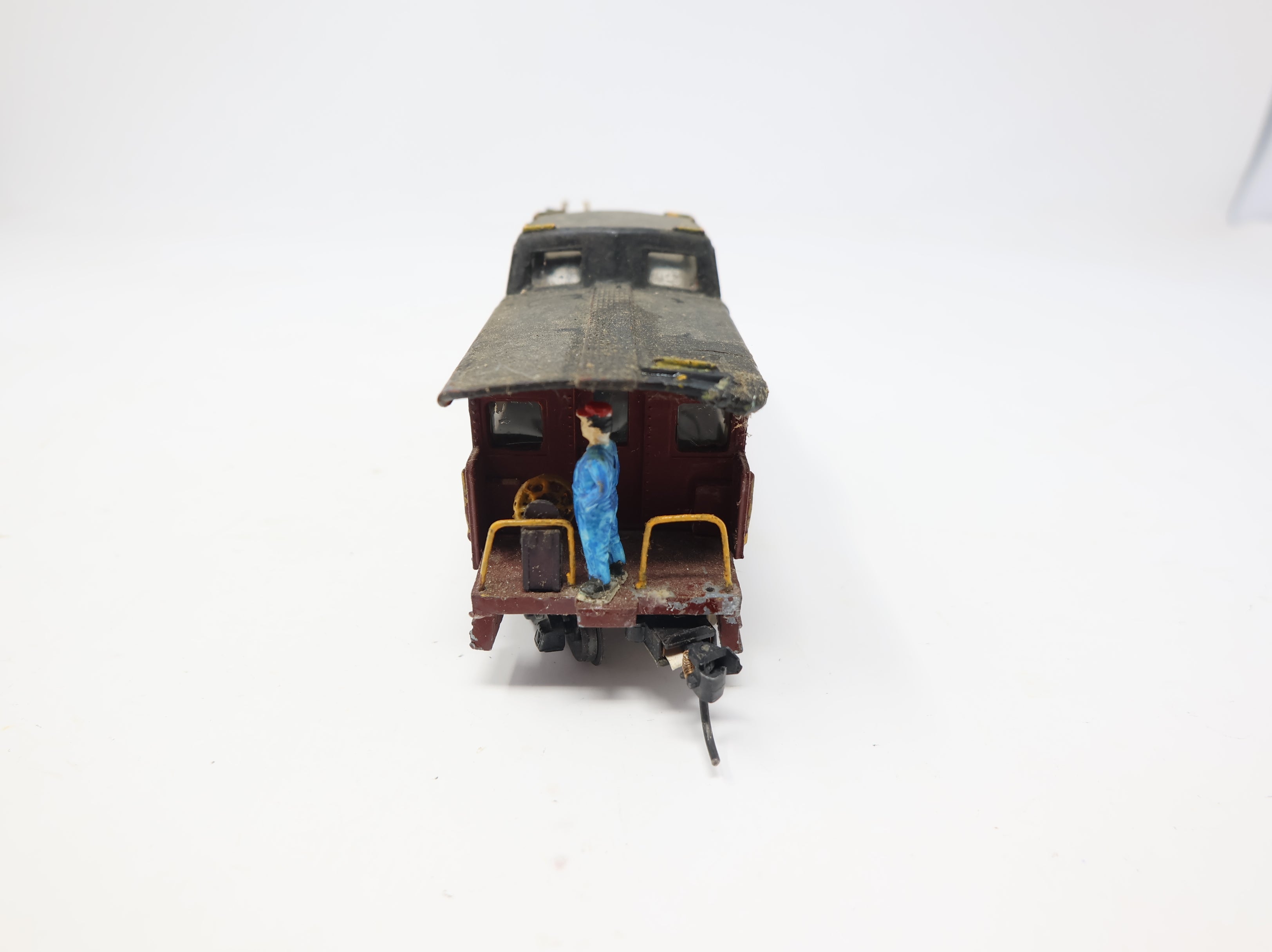 USED HO Scale Caboose Pennsylvania #450123 Custom w/ Figure Rough