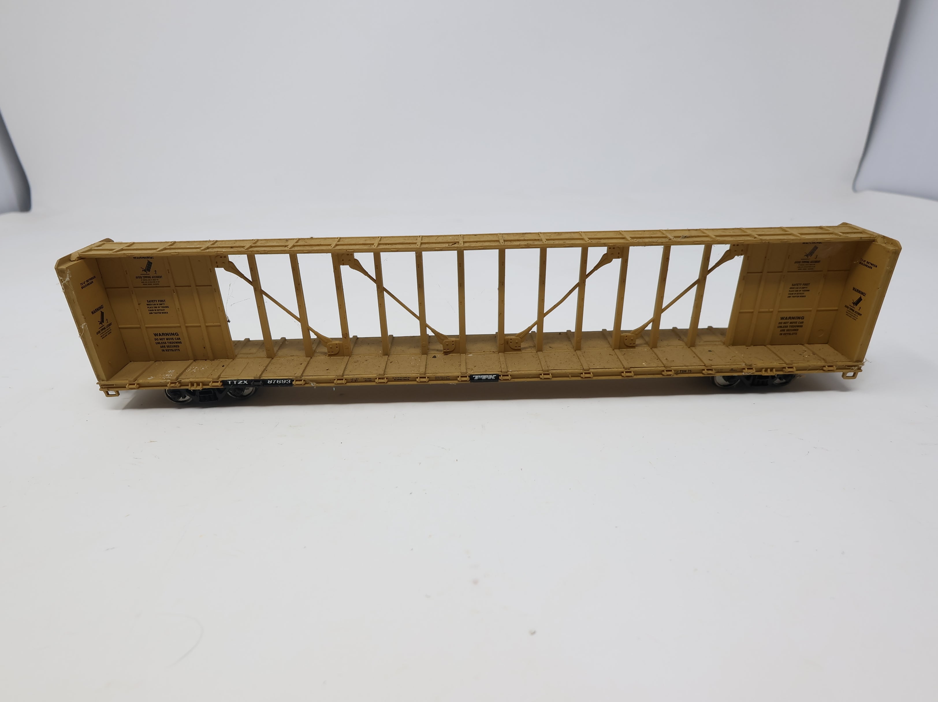 USED Walthers HO Scale 72' Center Beam Flat Car TTX TTZX #87693