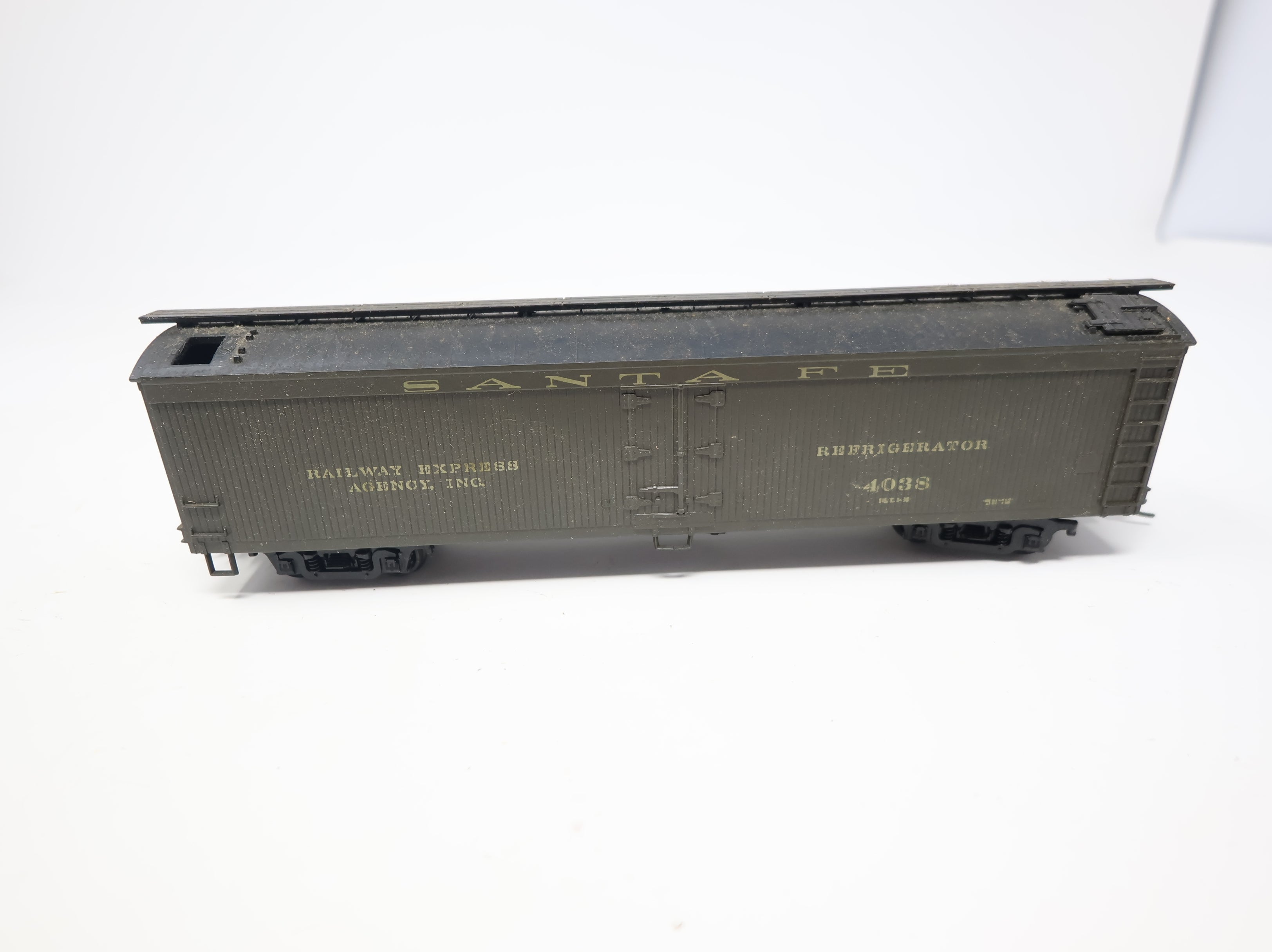 USED Athearn HO Scale 50' Reefer Santa Fe REA #4038