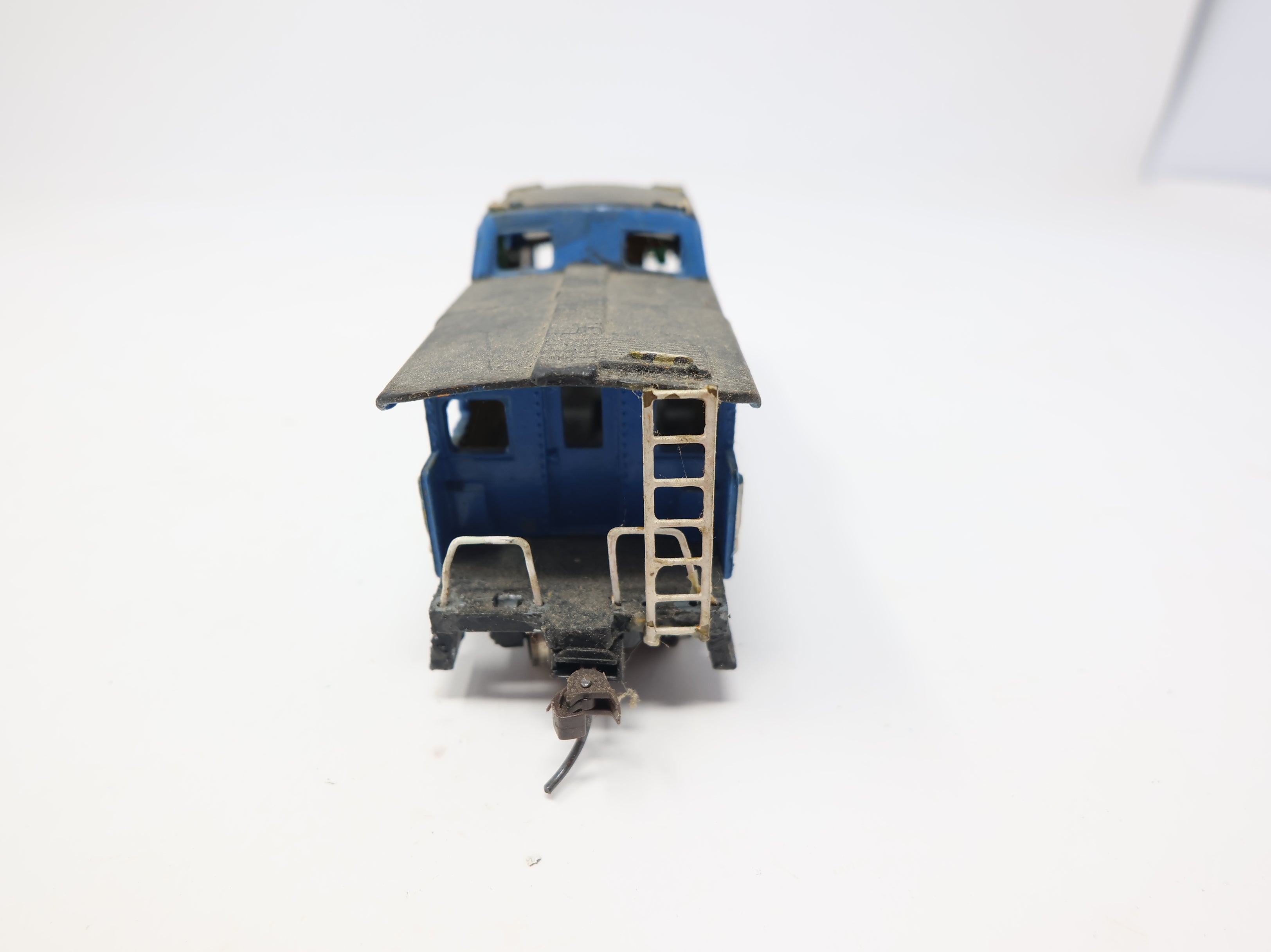 USED HO Scale Caboose Conrail #18863 Custom w/ Figure