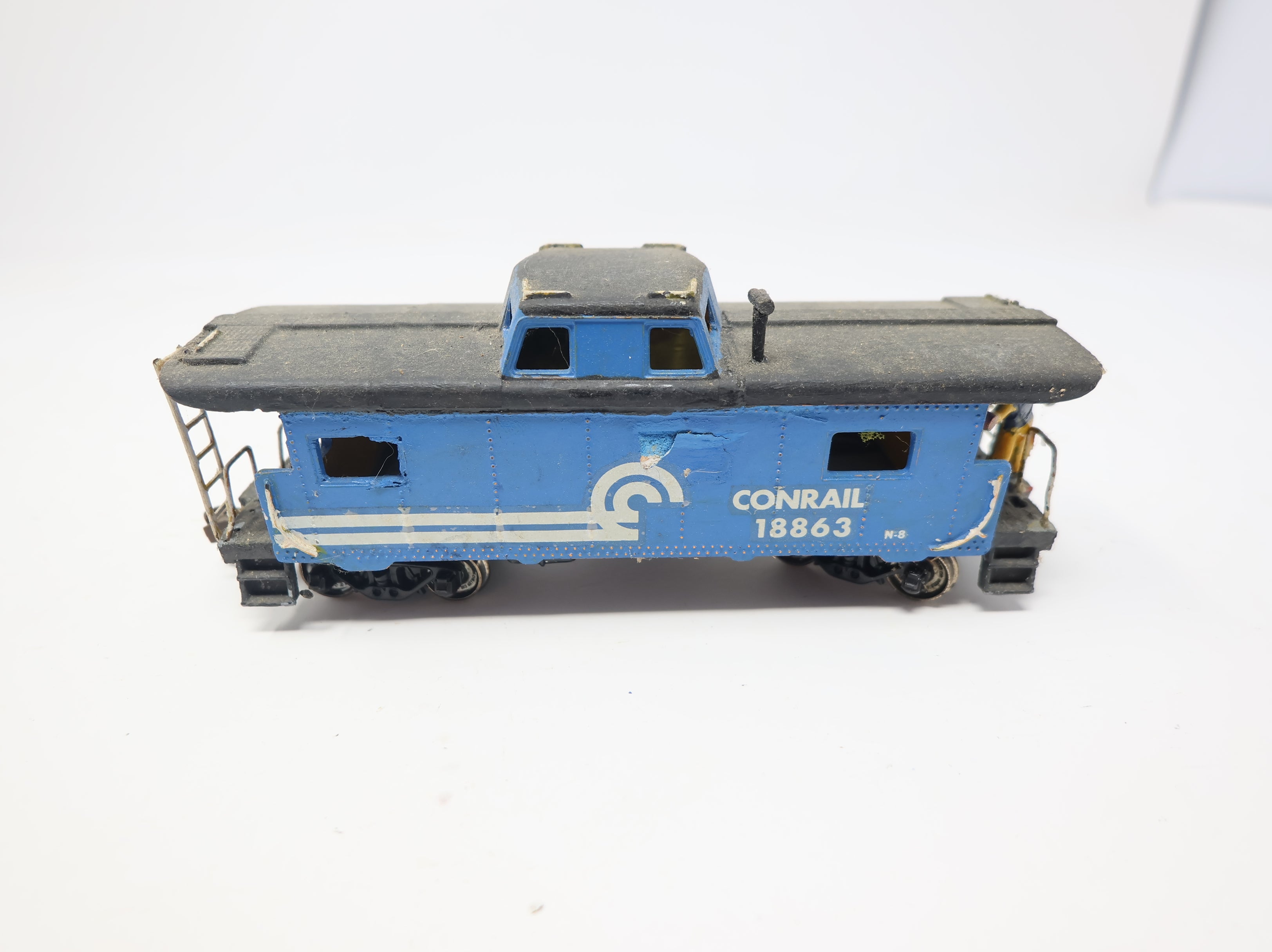 USED HO Scale Caboose Conrail #18863 Custom w/ Figure