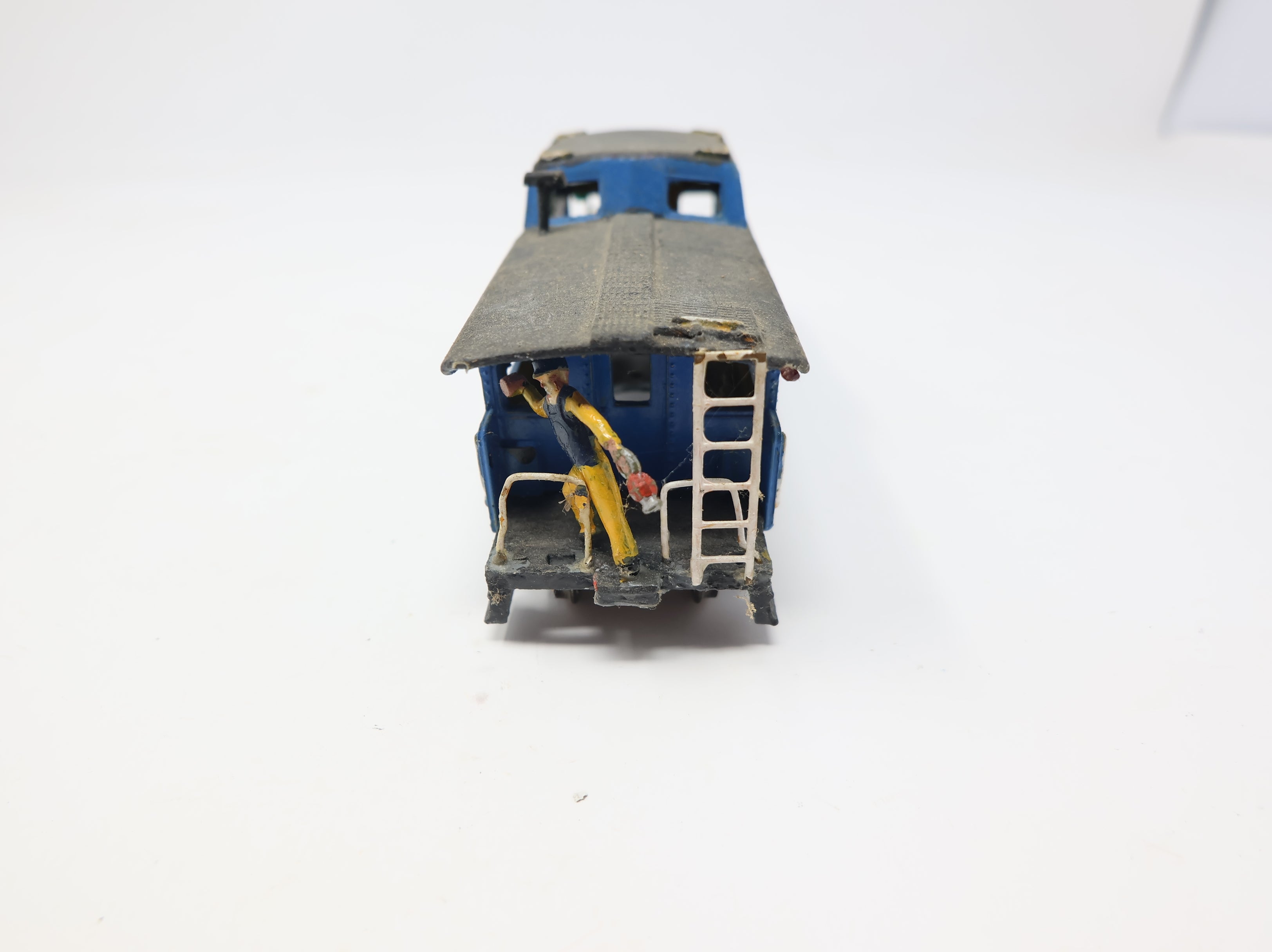 USED HO Scale Caboose Conrail #18863 Custom w/ Figure