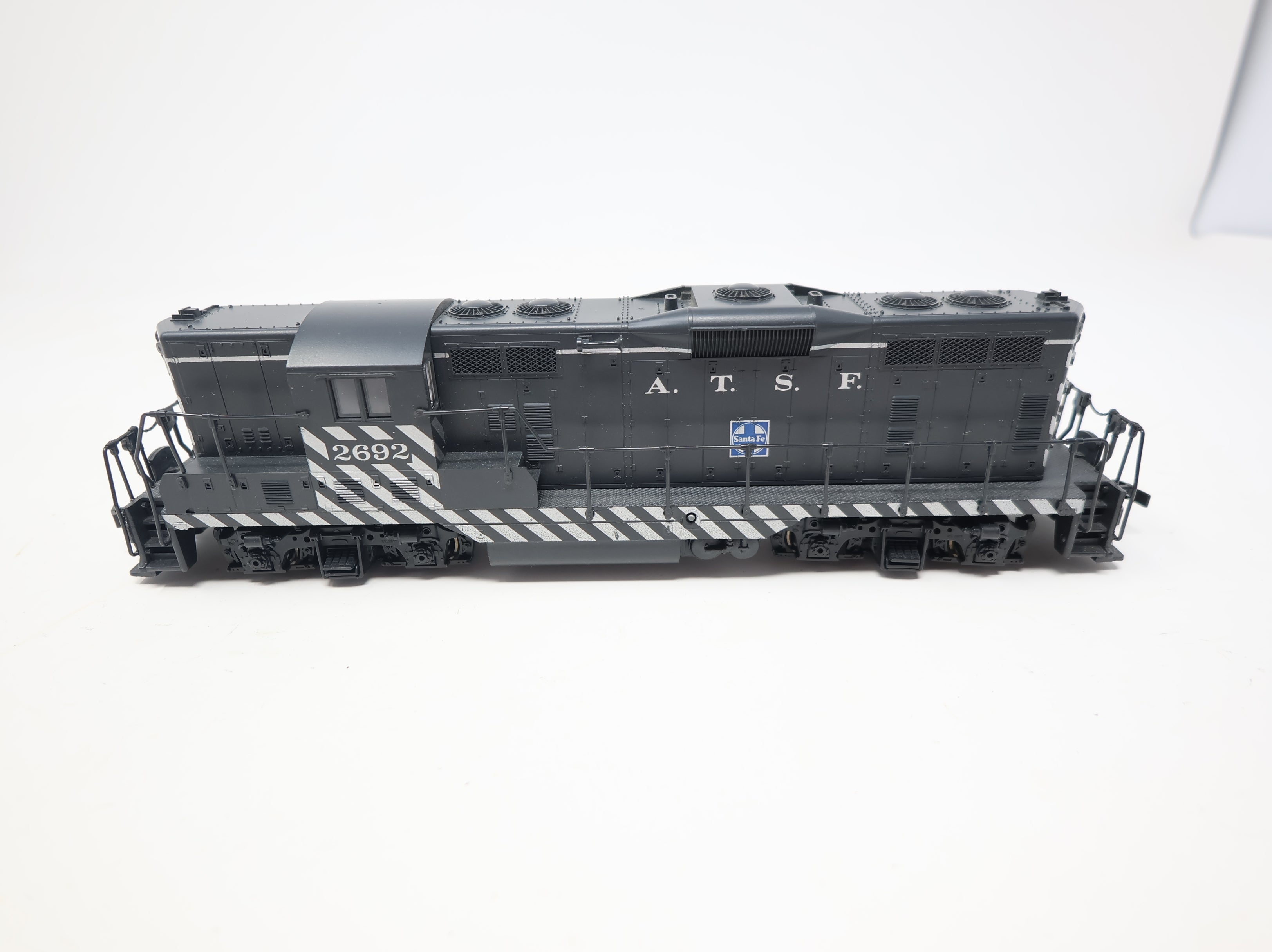 USED KATO HO Scale GP-7 Diesel Locomotive Santa Fe #2692 DC