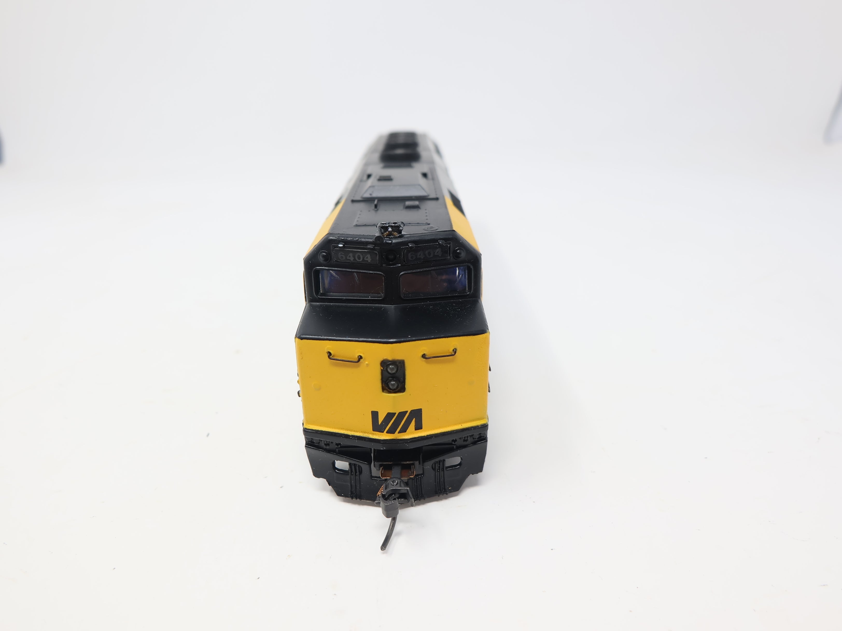 USED Bachmann HO Scale Spectrum F40PH Diesel Locomotive Via Rail Canada #6404 DC