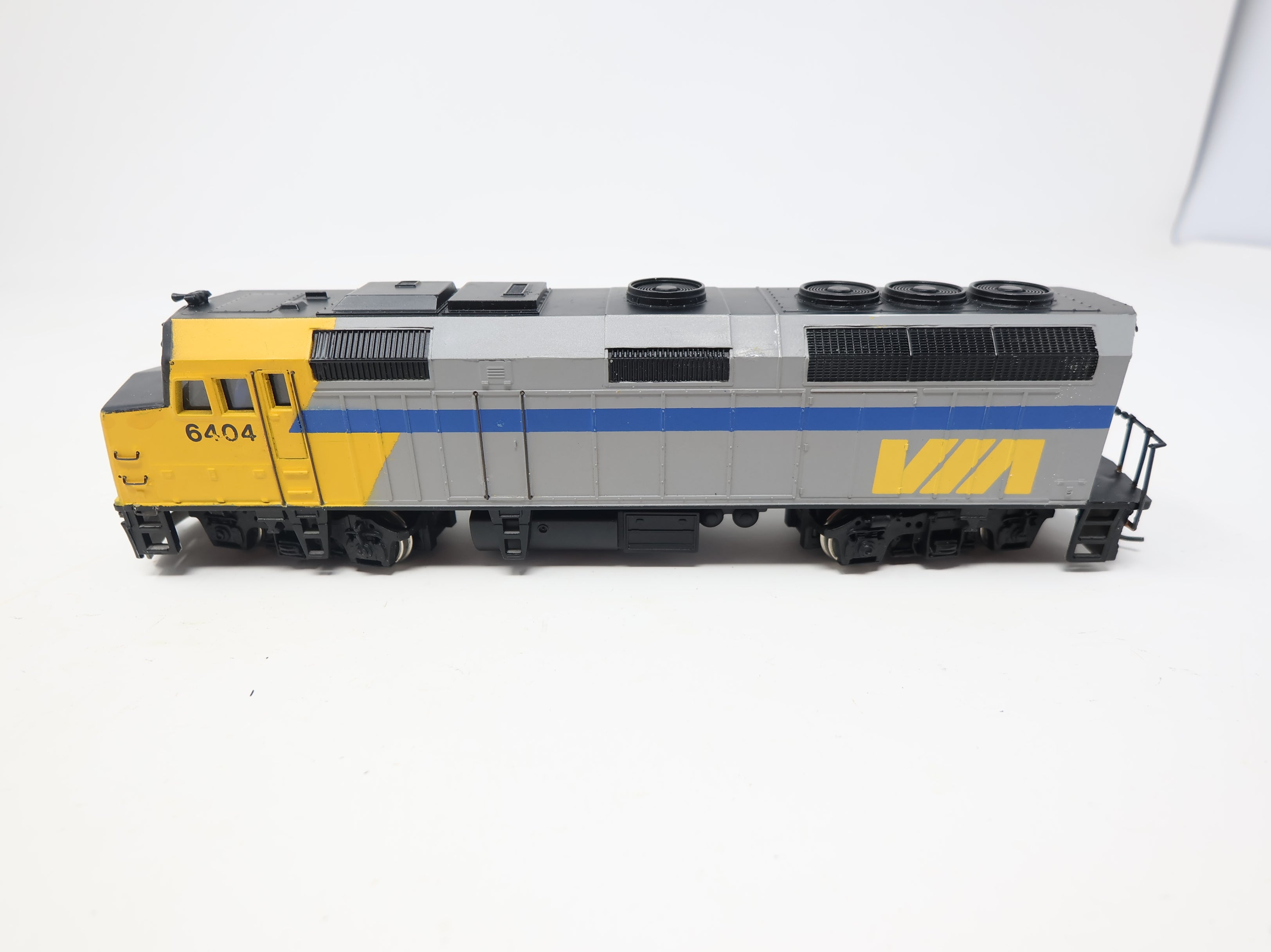 USED Bachmann HO Scale Spectrum F40PH Diesel Locomotive Via Rail Canada #6404 DC