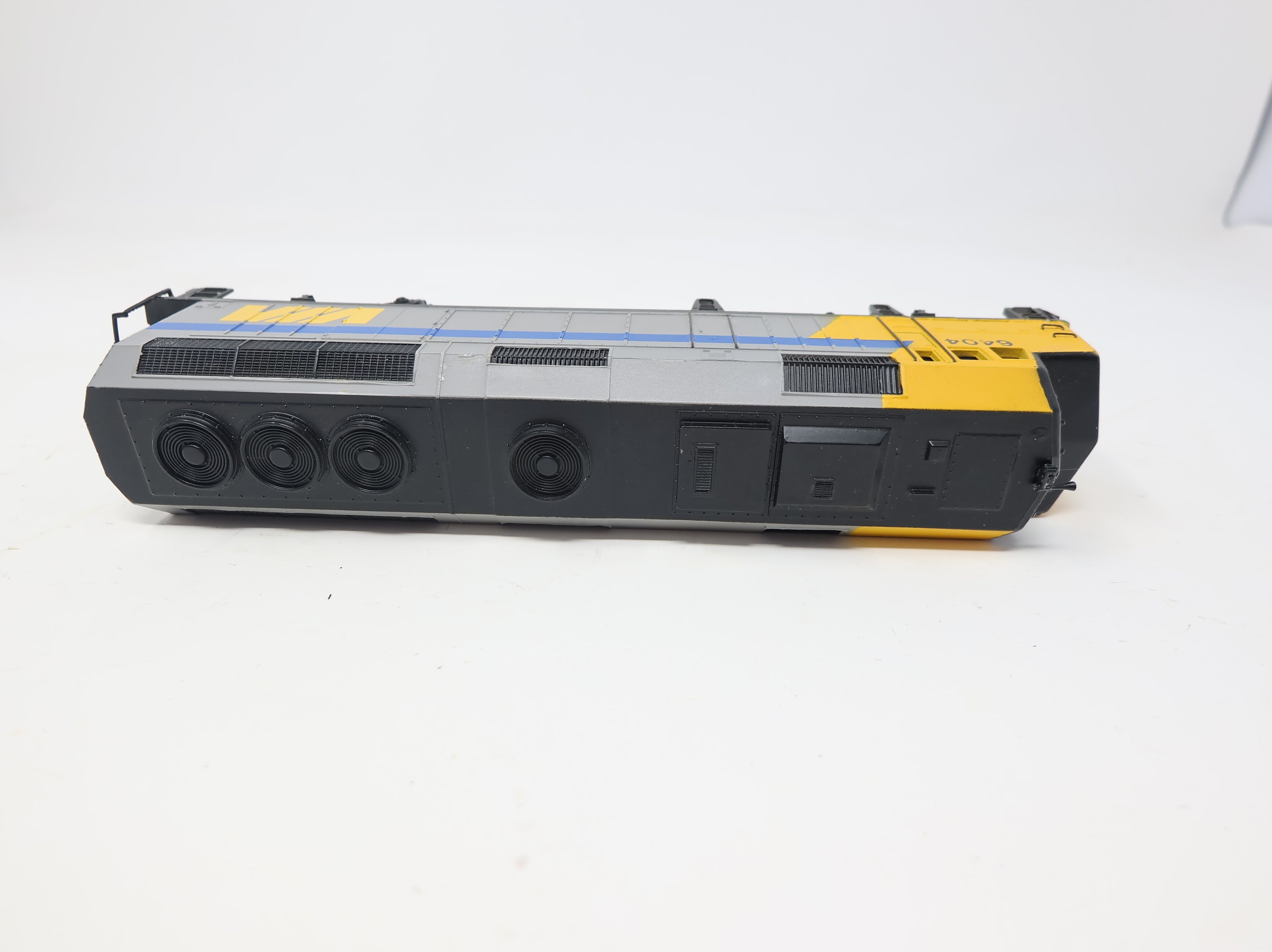 USED Bachmann HO Scale Spectrum F40PH Diesel Locomotive Via Rail Canada #6404 DC