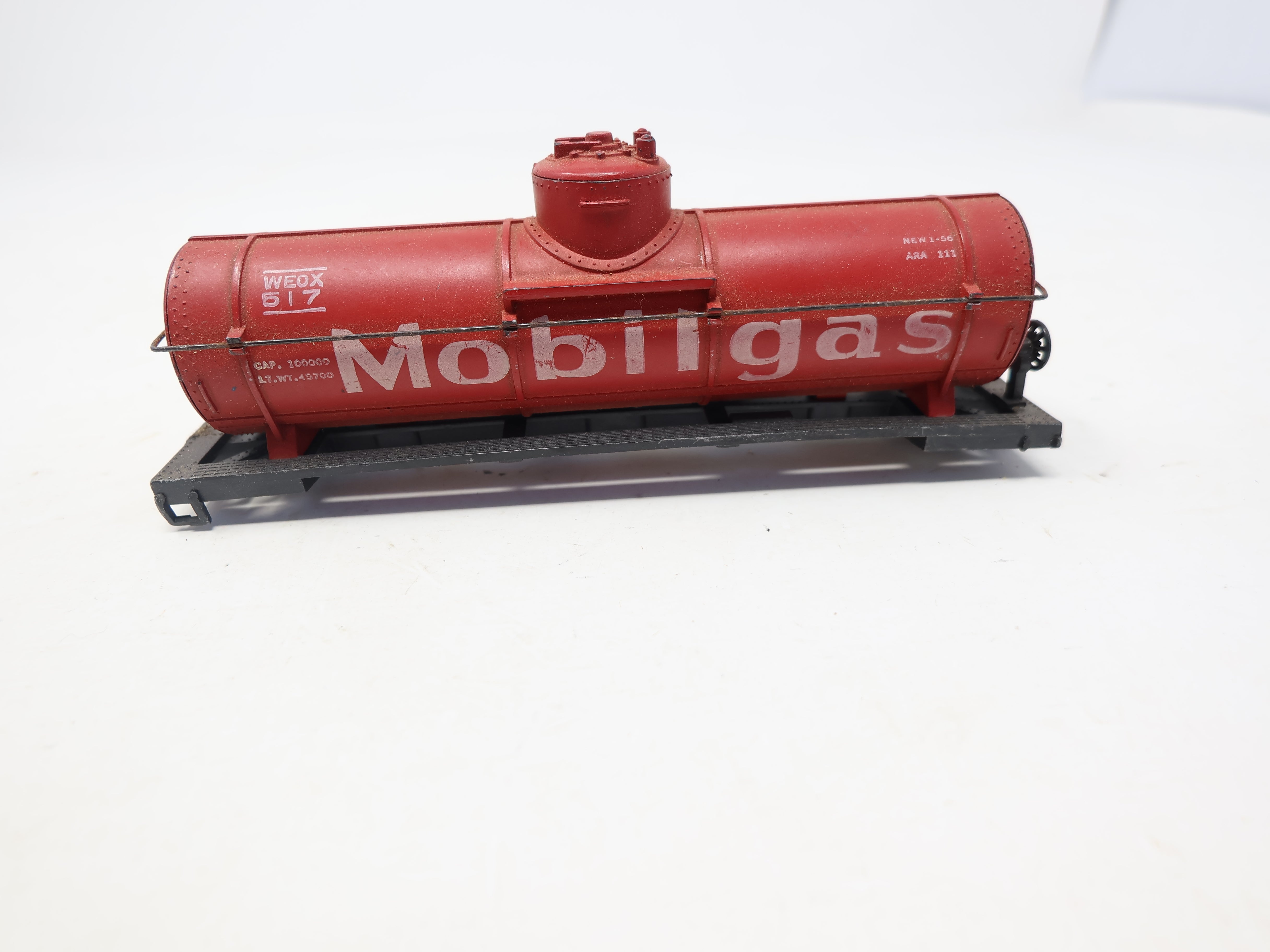 USED Varney HO Scale, Single Dome Tank Car, Mobilgas WEOX #517, Parts/Repairs