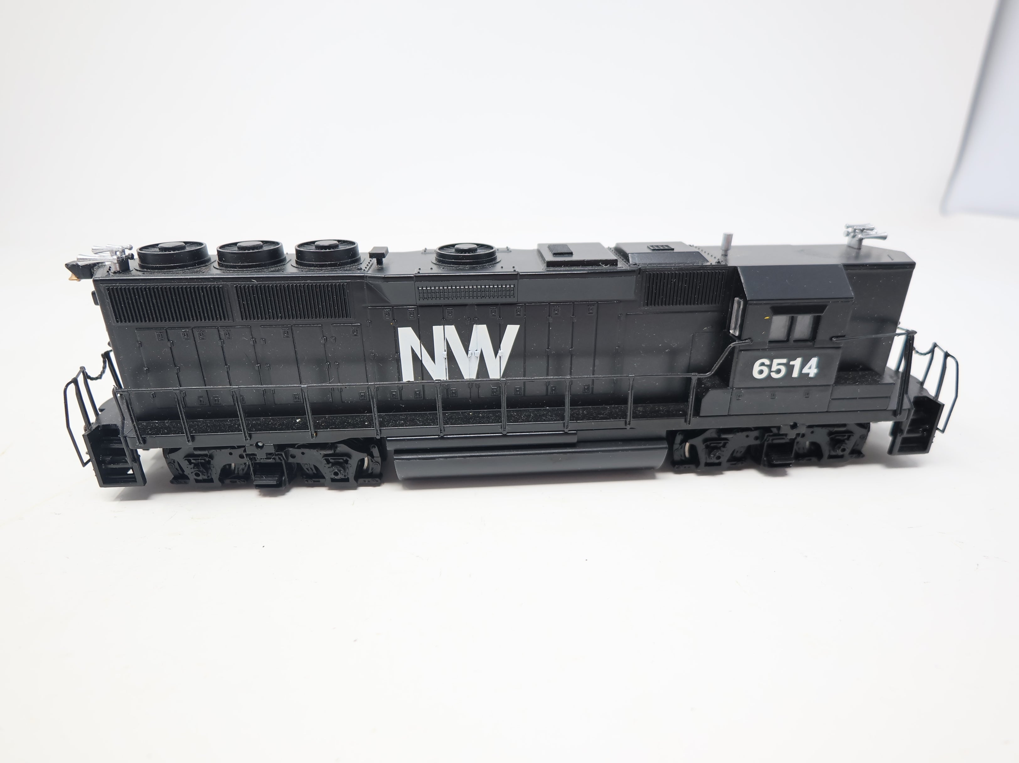 USED Bachmann HO Scale High Nose Diesel Locomotive Norfolk & Western #6514 DC