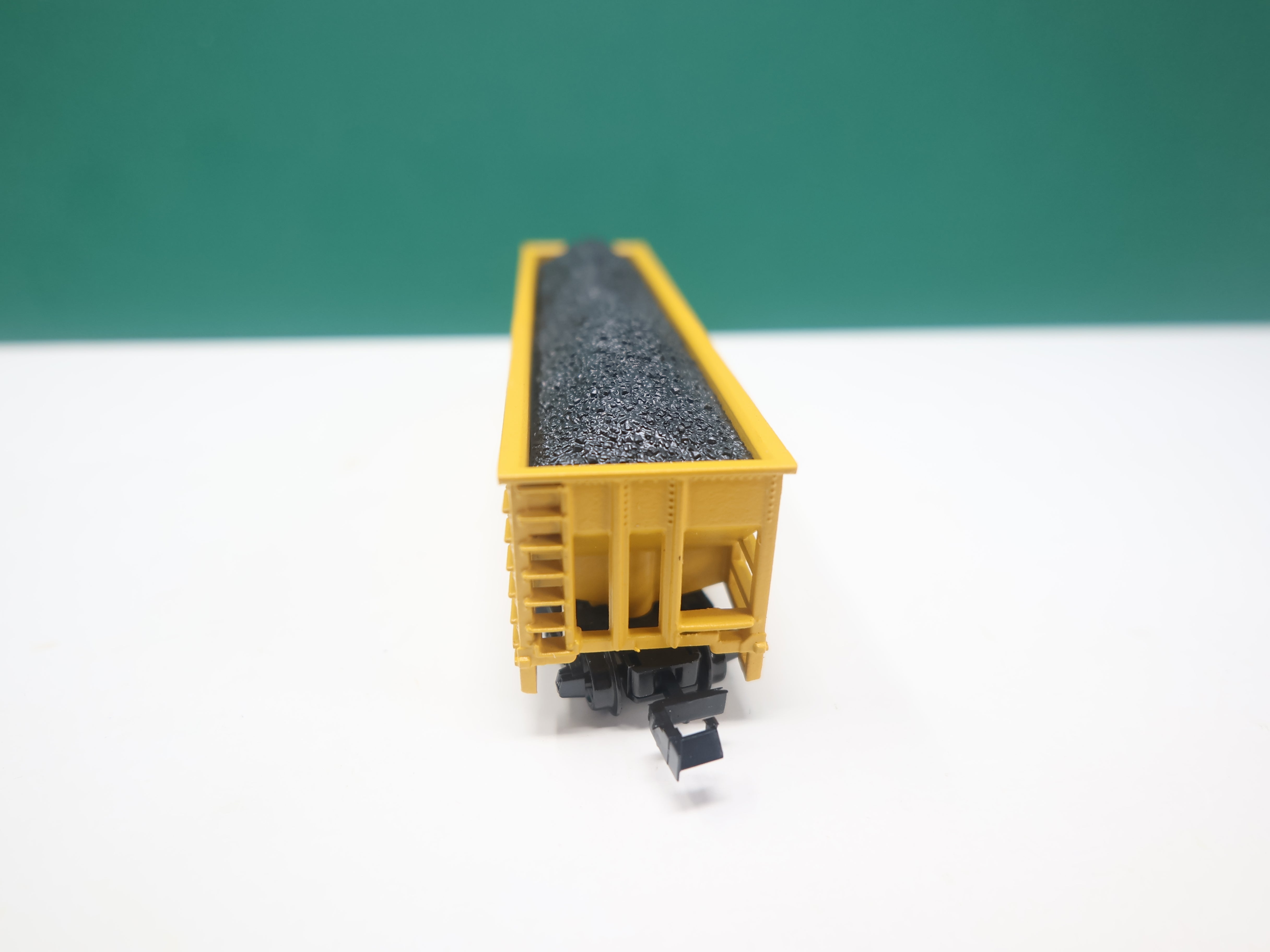 USED Atlas 3271 N Scale, 90 Ton Hopper w/ Coal Load, Delaware and Hudson DH #1199