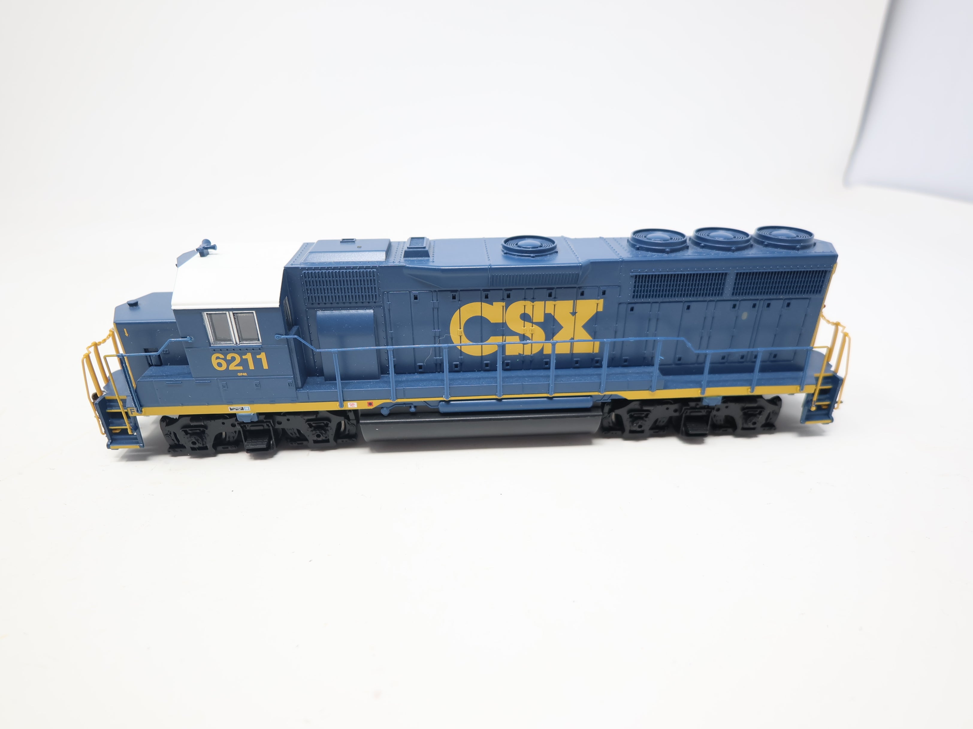 USED Bachmann HO Scale GP40 Diesel Locomotive CSX #6211 DC