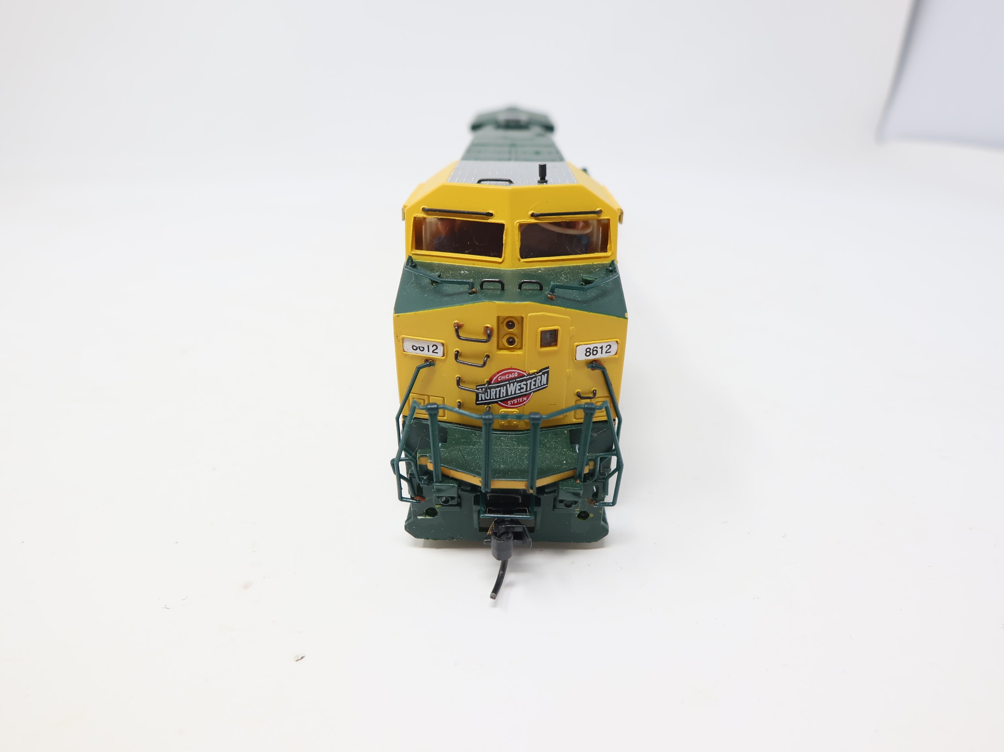 USED Bachmann HO Scale Spectrum Dash 8-40CW Diesel Locomotive Chicago & North Western #8612 DC