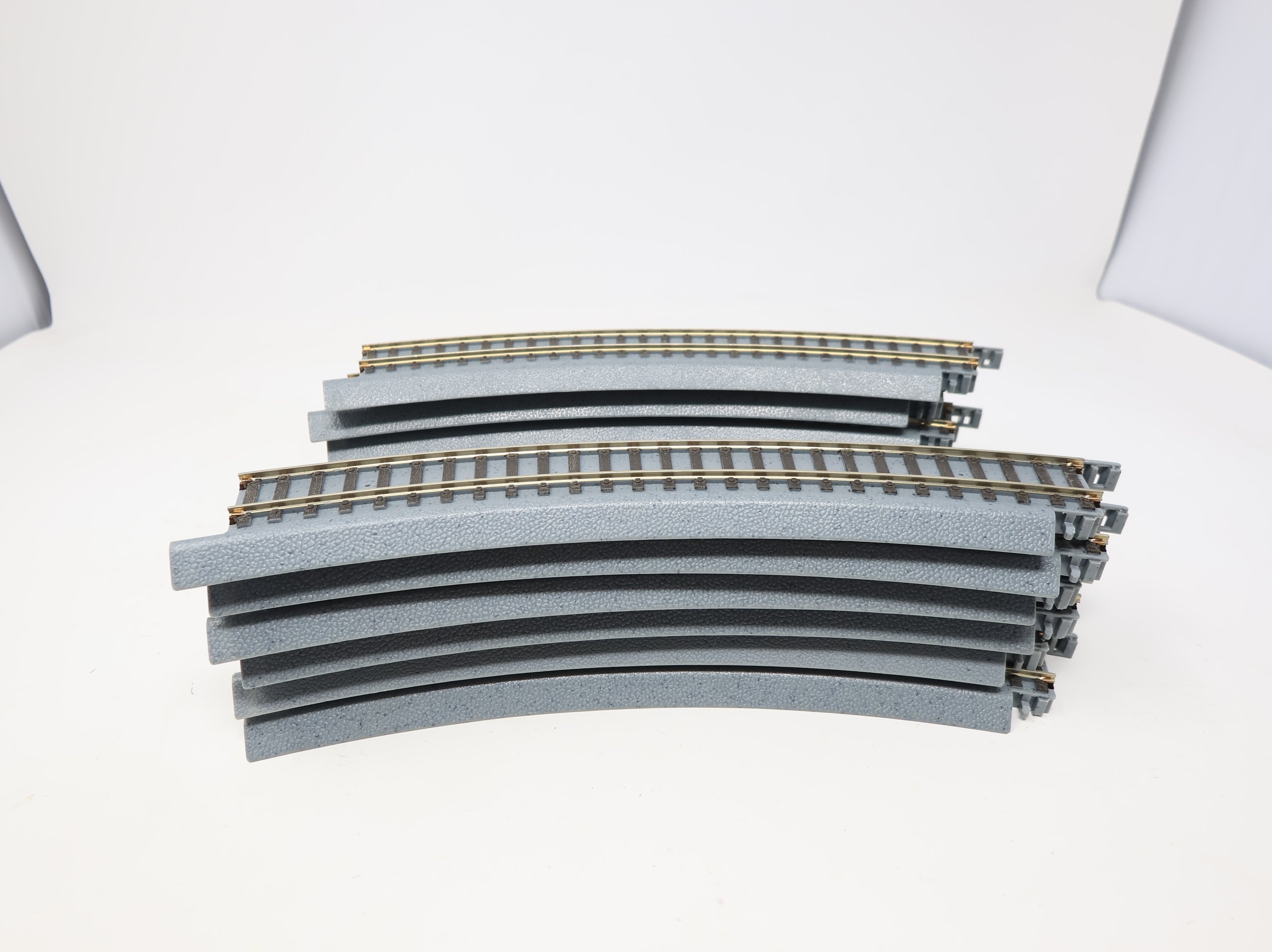 USED WalthersTrainline HO Scale Power-Loc 18" Radius Curve Track (12 pcs)