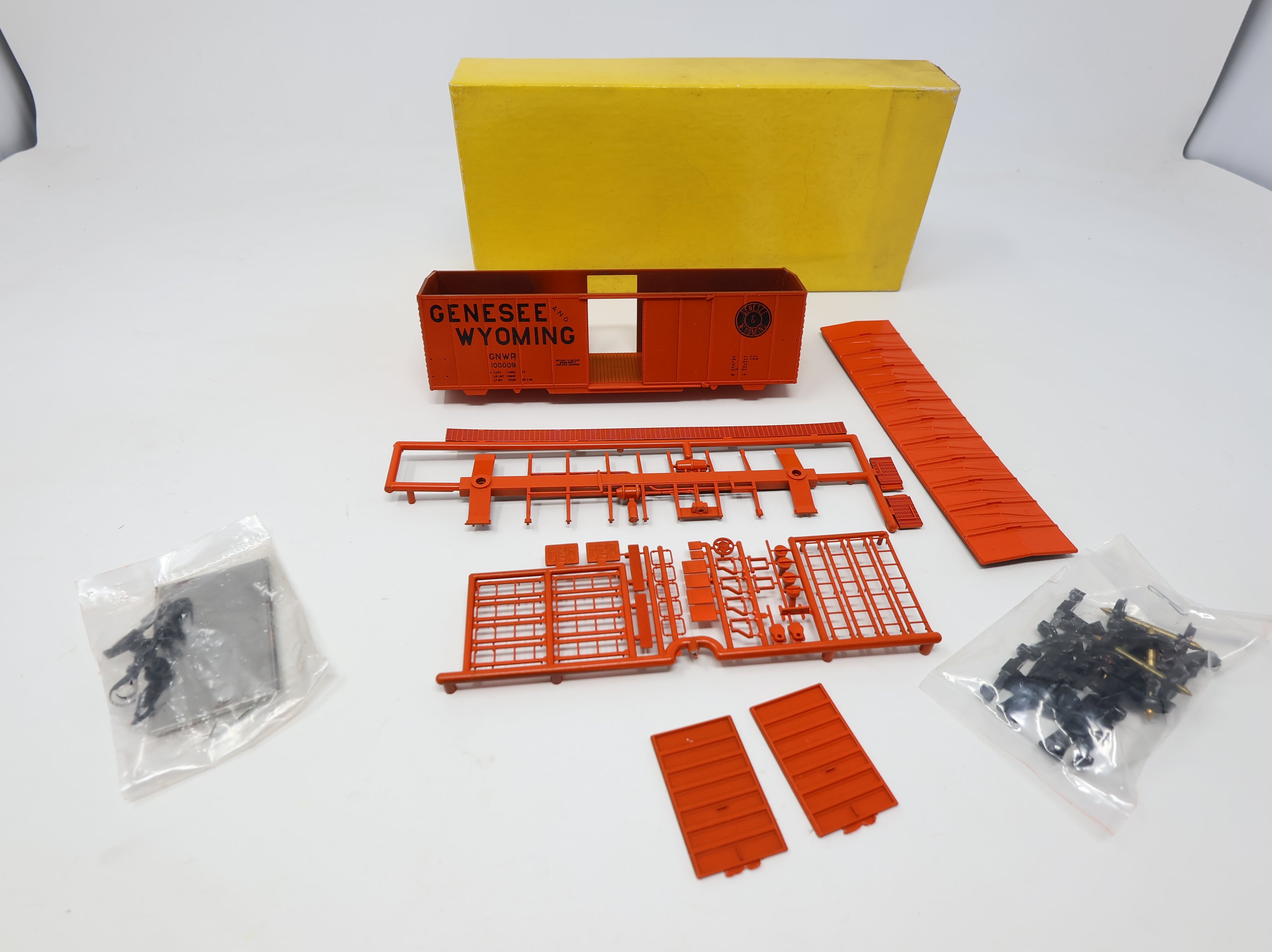 USED Front Range Products HO Scale 40' Steel Box Car Genesse & Wyoming GNWR #100009 KIT