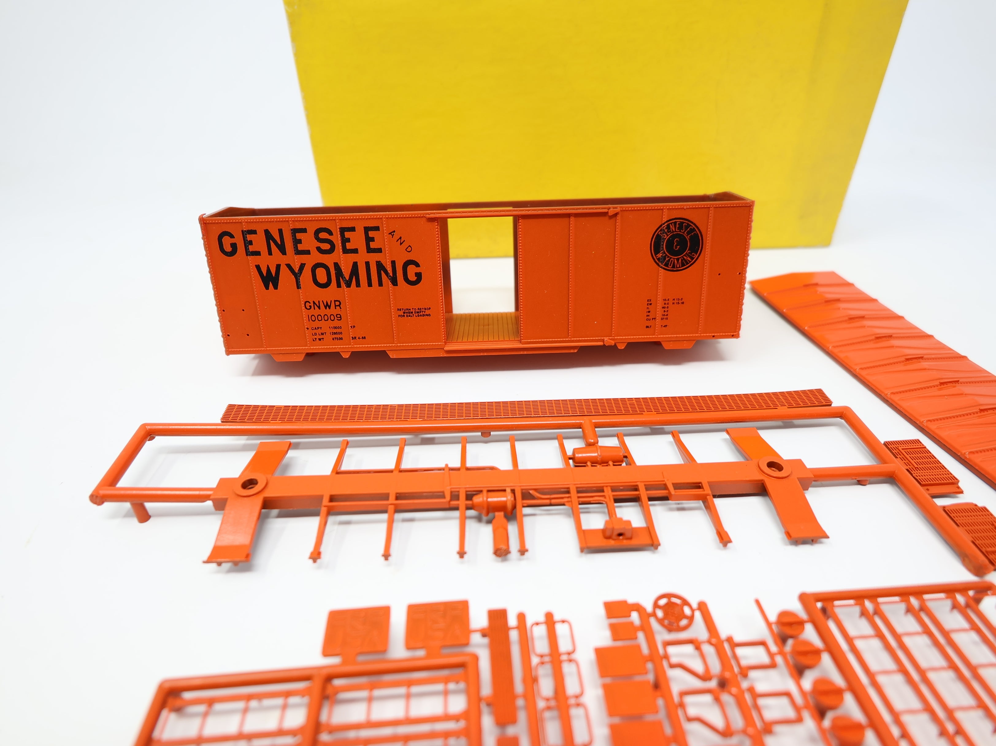 USED Front Range Products HO Scale 40' Steel Box Car Genesse & Wyoming GNWR #100009 KIT