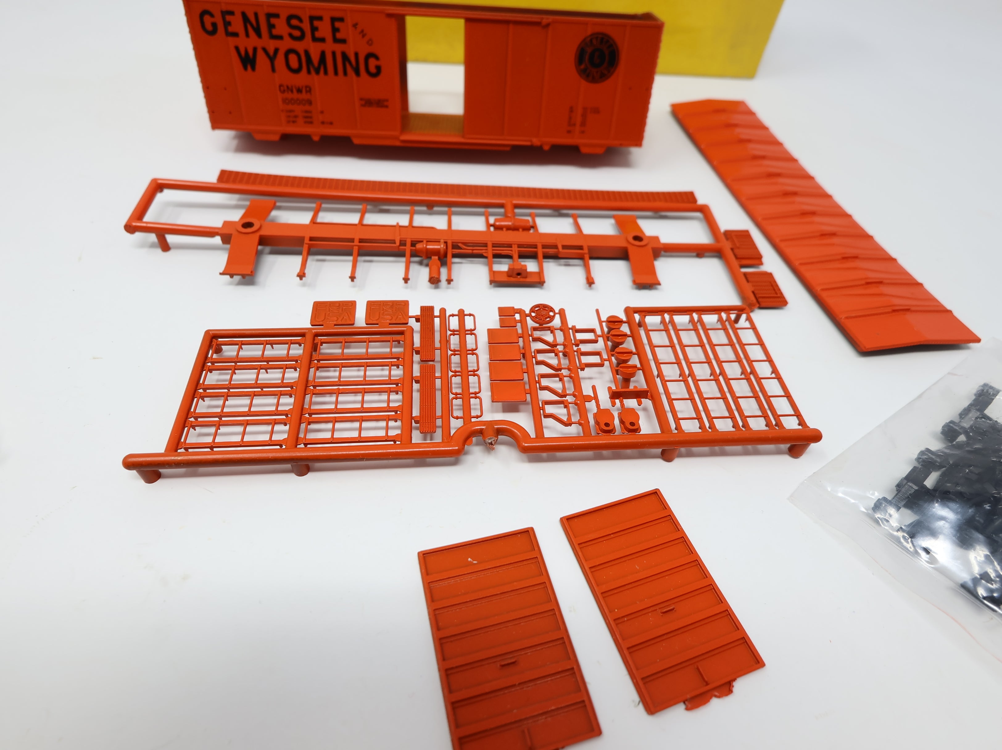 USED Front Range Products HO Scale 40' Steel Box Car Genesse & Wyoming GNWR #100009 KIT