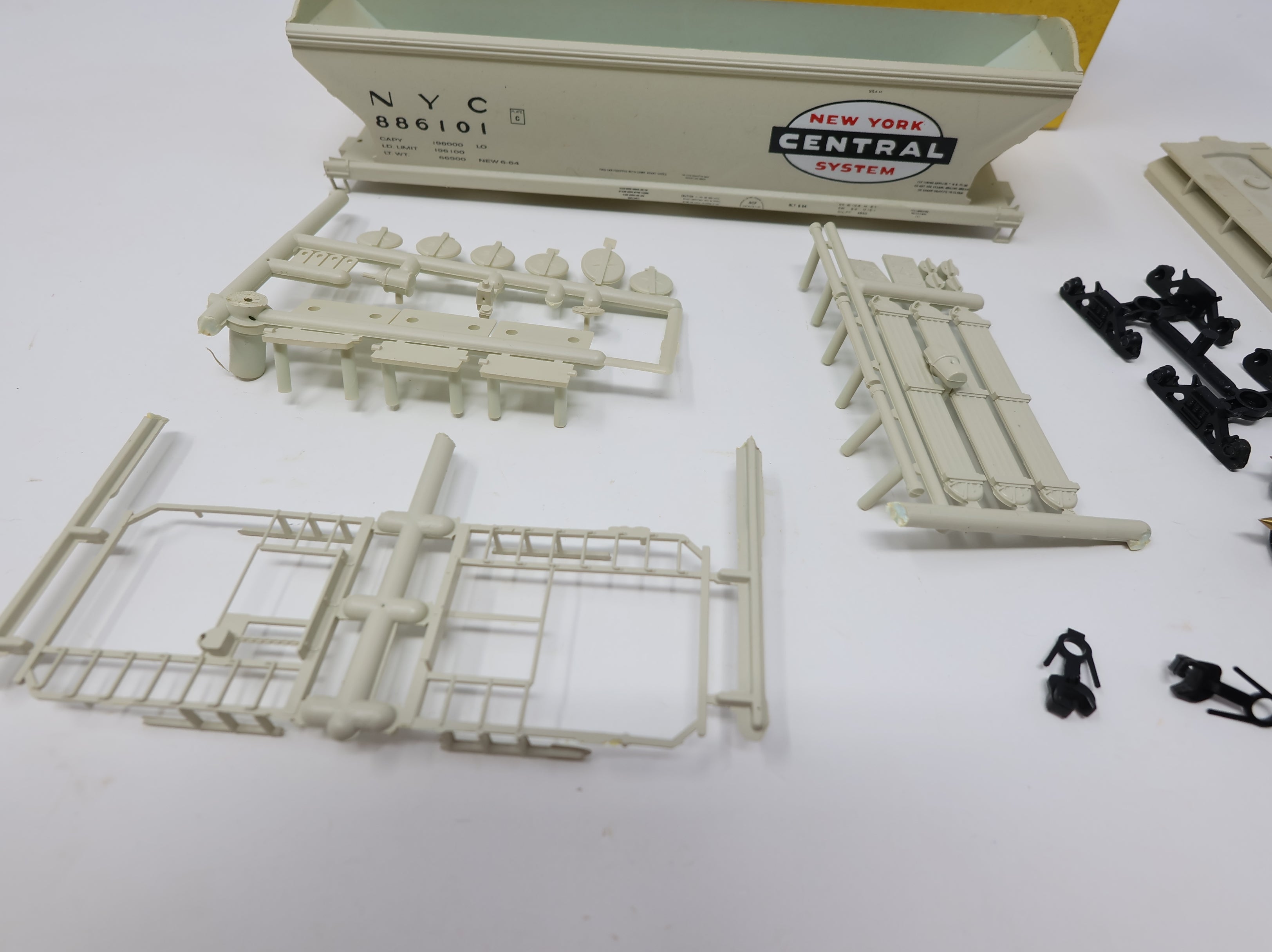 USED Accurate Finishing HO Scale ACF 3 Bay Covered Hopper New York Central NYC #886101 KIT