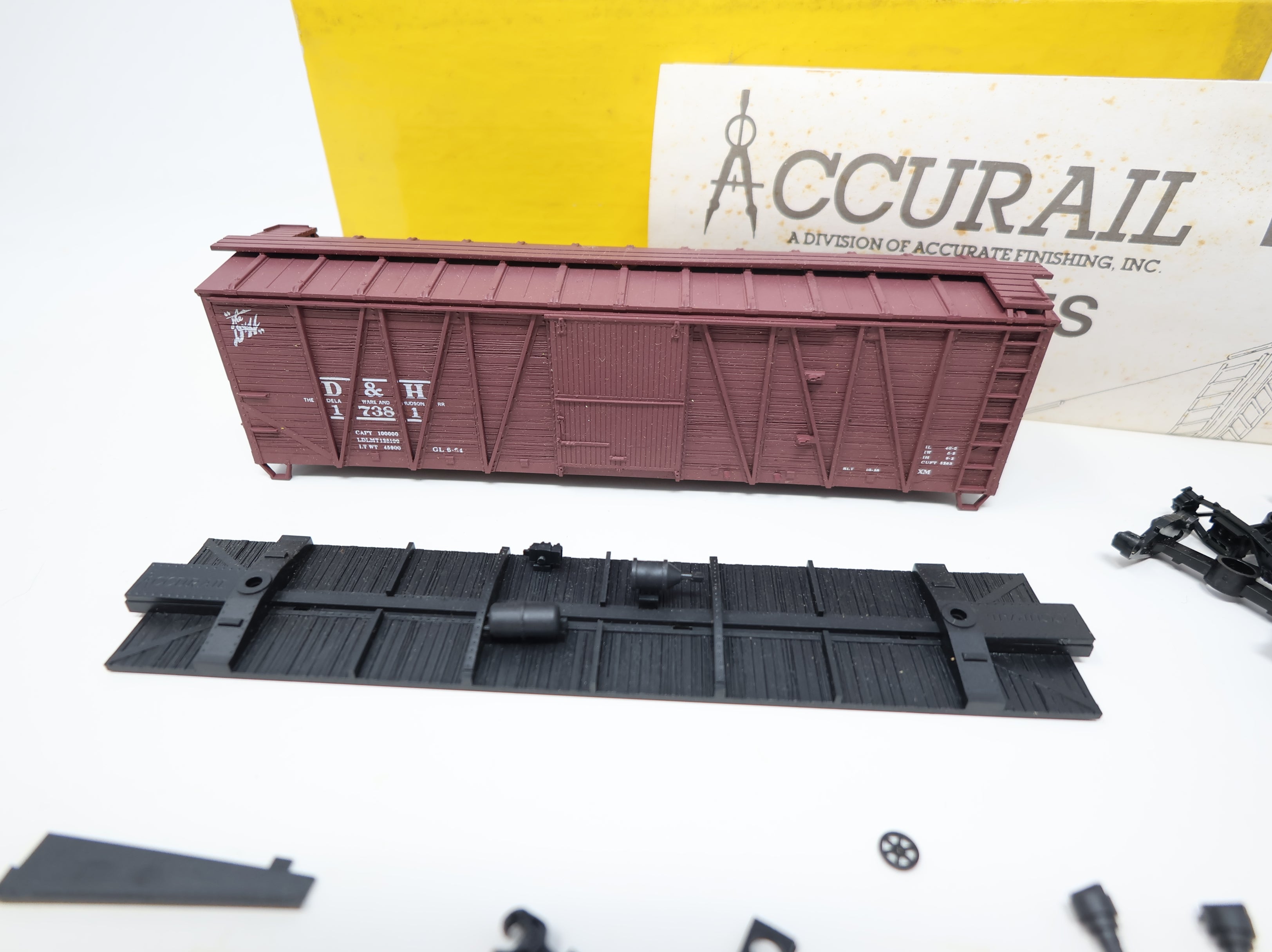 USED Accurail HO Scale 40' Wooden OB Box Car Delaware and Hudson D&H #17381 Steel Ends KIT