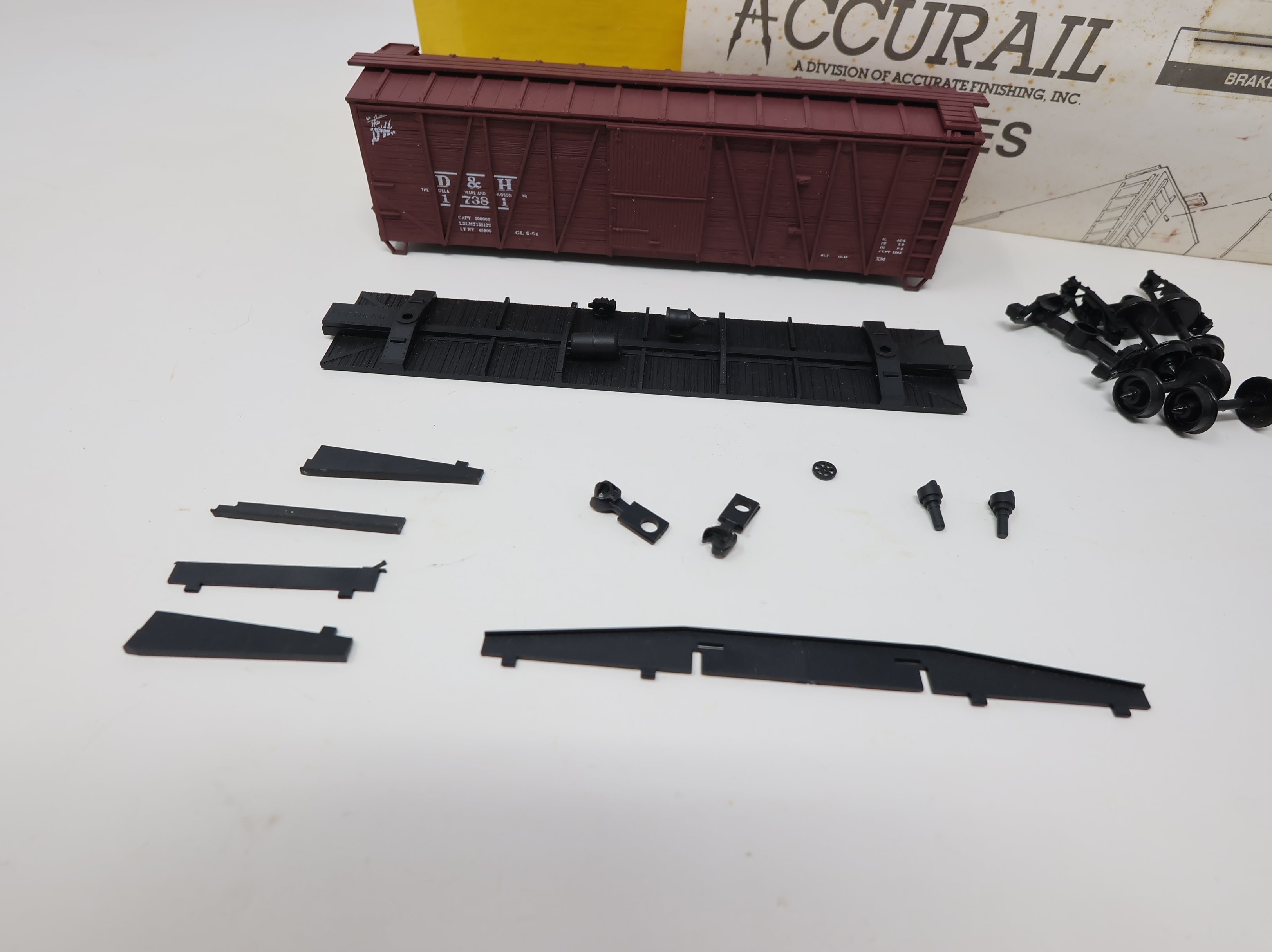 USED Accurail HO Scale 40' Wooden OB Box Car Delaware and Hudson D&H #17381 Steel Ends KIT