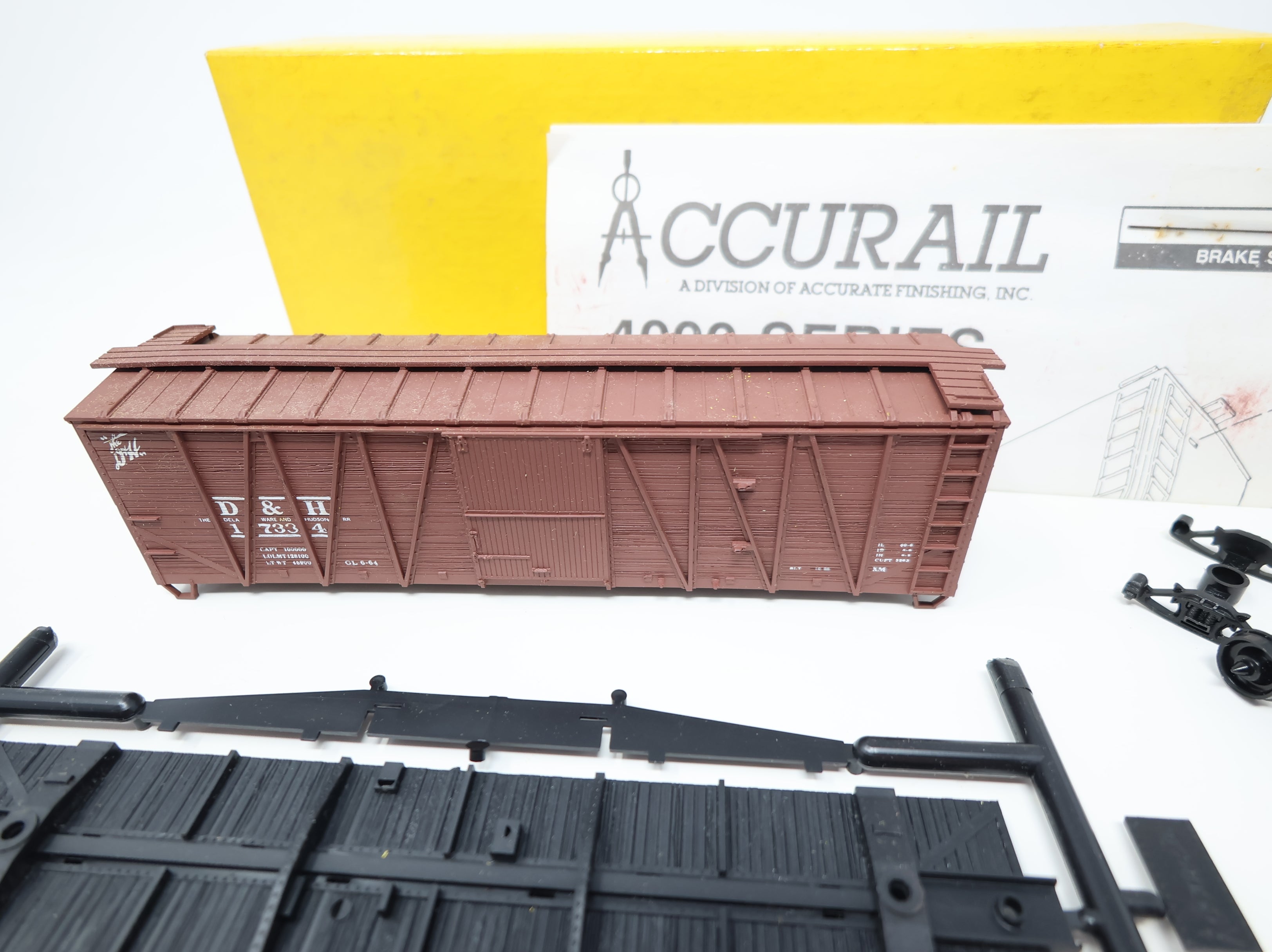 USED Accurail HO Scale 40' Wooden OB Box Car Delaware and Hudson D&H #17334 Steel Ends KIT