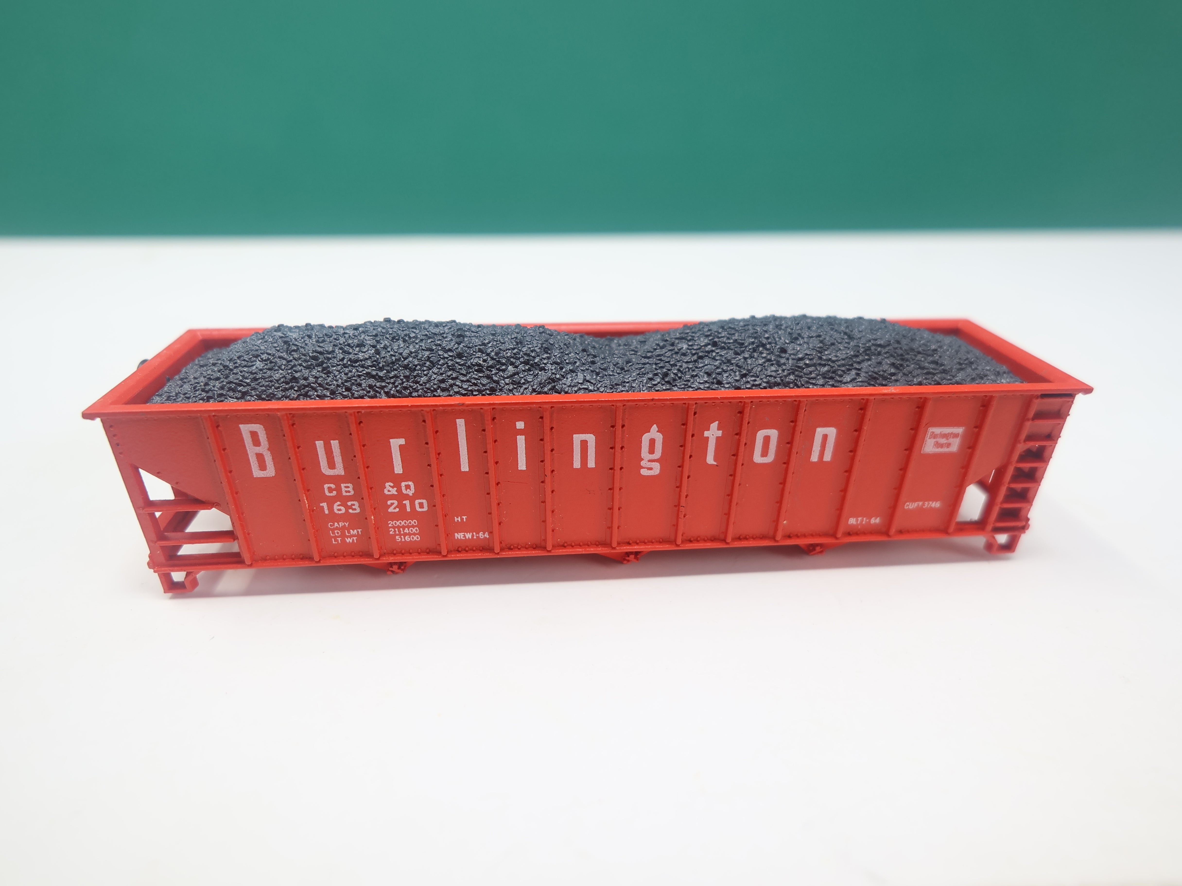 USED Atlas N Scale, 3 Bay Hopper w/ Coal Load, Burlington CB&Q #163210, No trucks