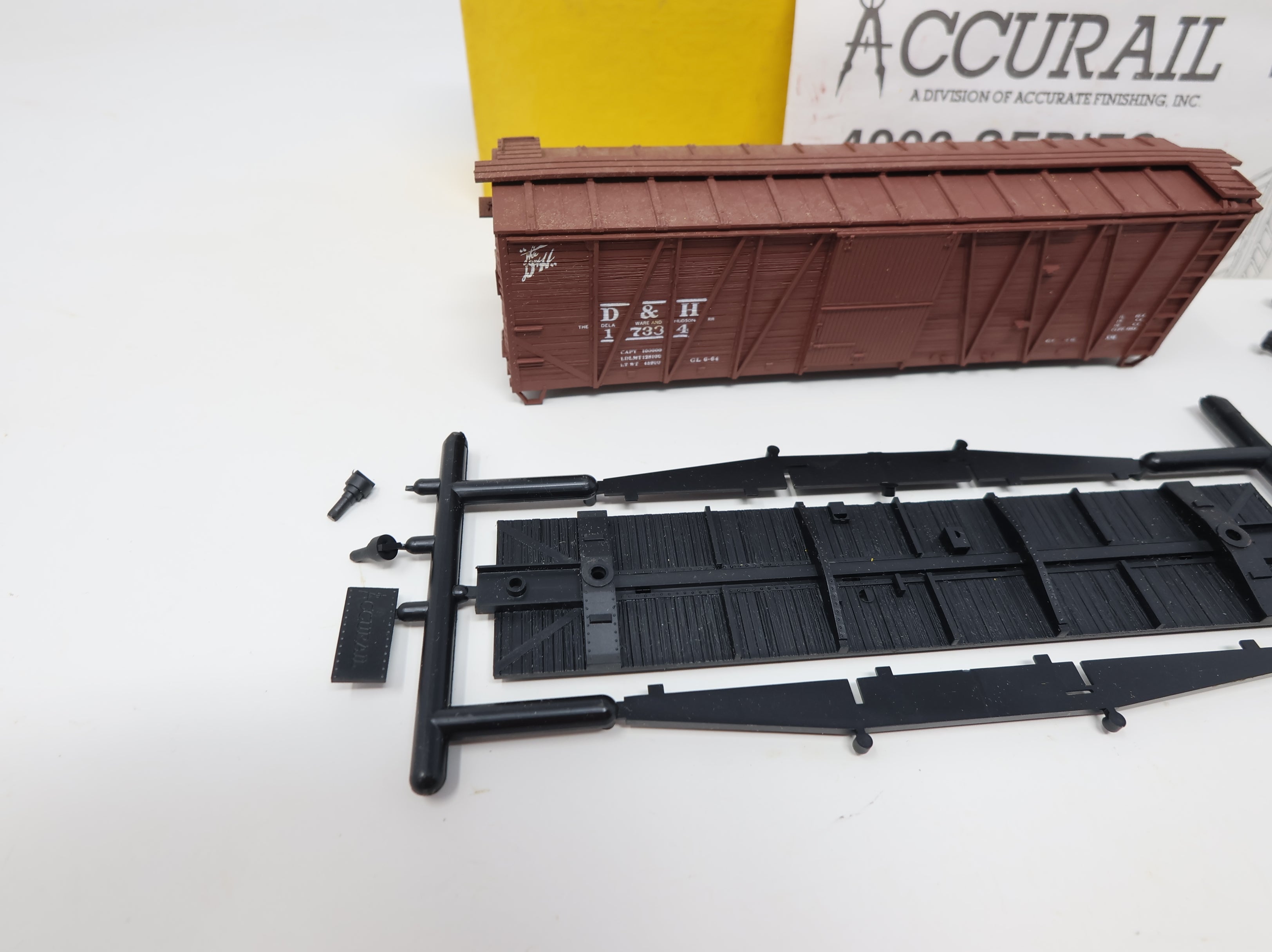 USED Accurail HO Scale 40' Wooden OB Box Car Delaware and Hudson D&H #17334 Steel Ends KIT